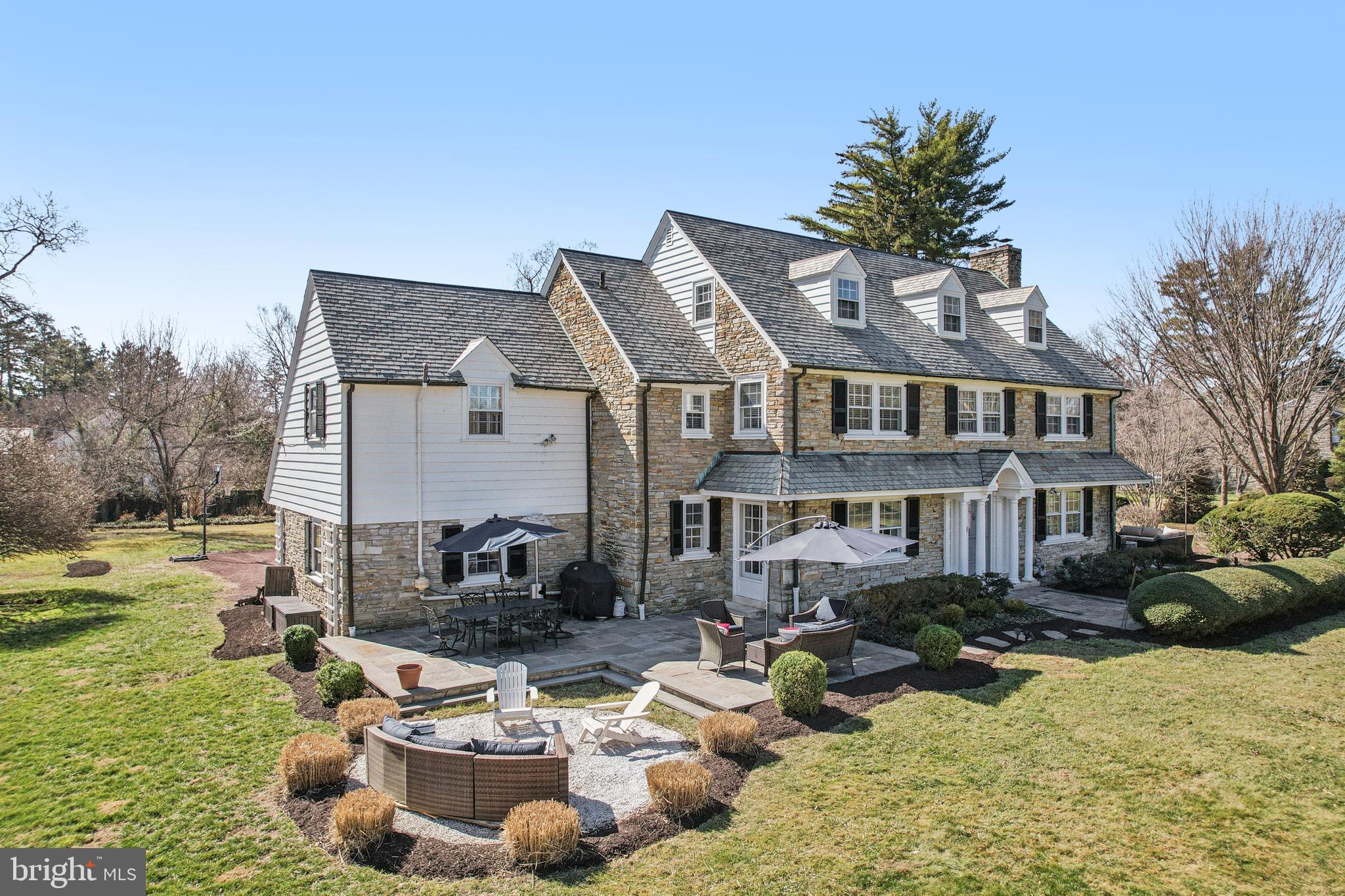 DELAVUE MANOR - Residential