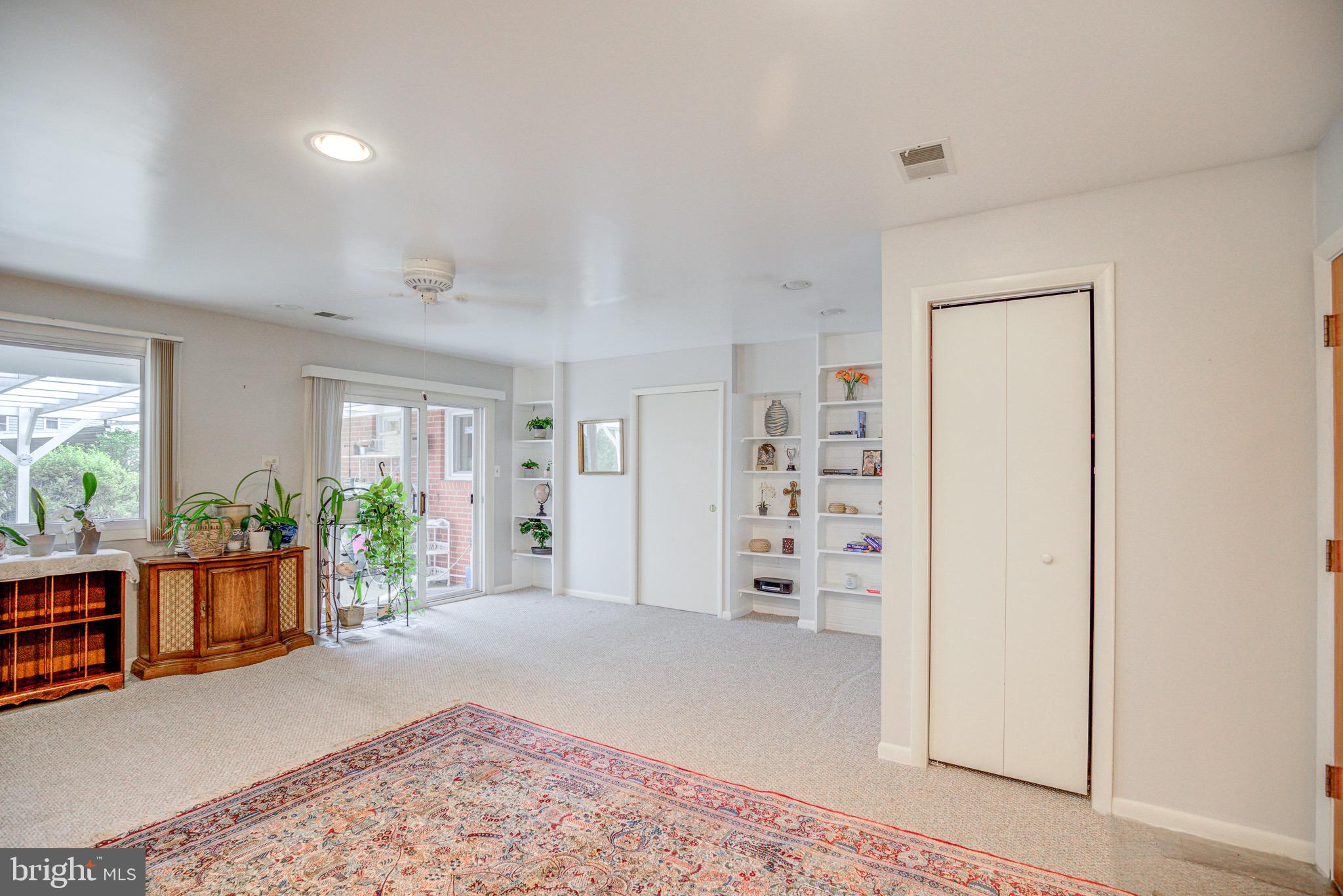 VIENNA WOODS - Residential