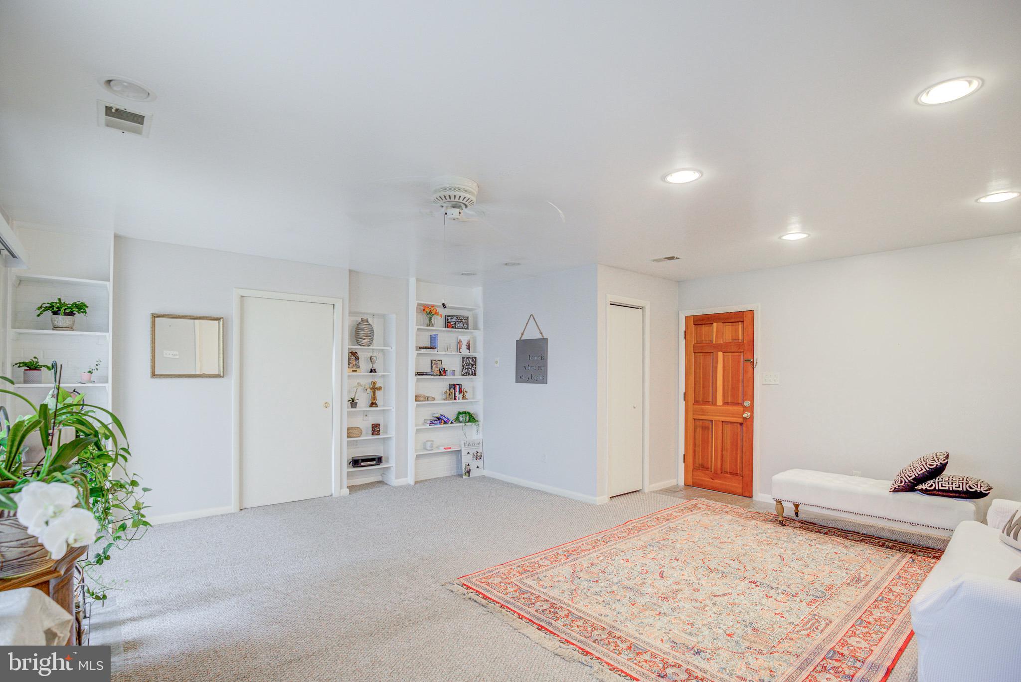 VIENNA WOODS - Residential