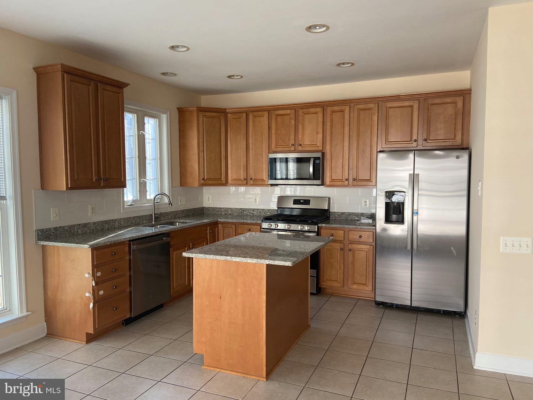 COPPERMINE CROSSING - Residential Lease