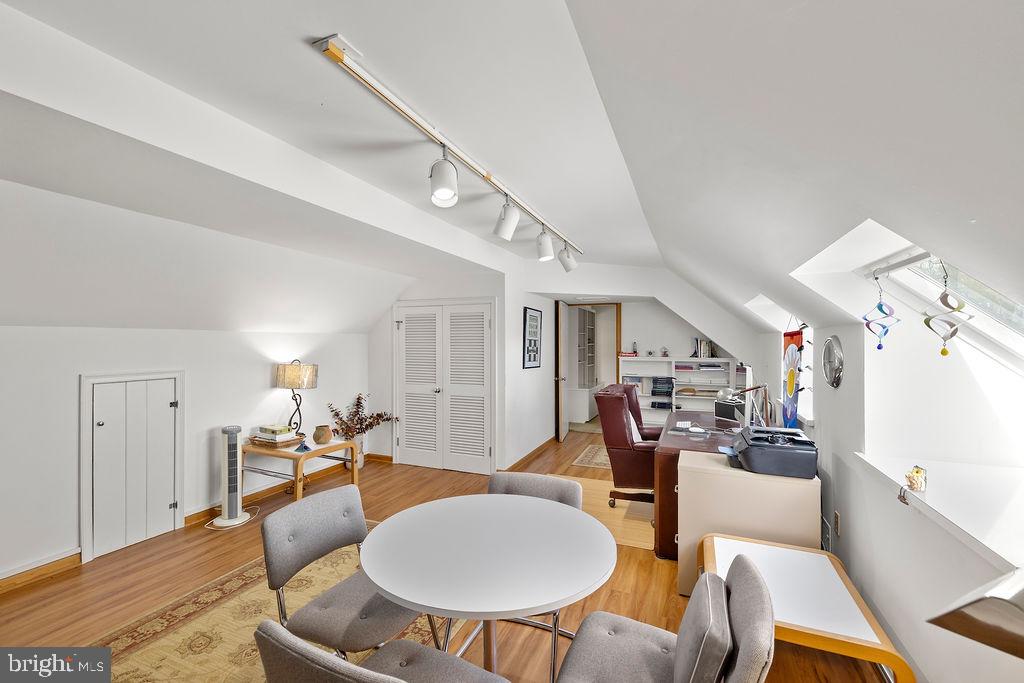 LONGVIEW ESTATES - Residential