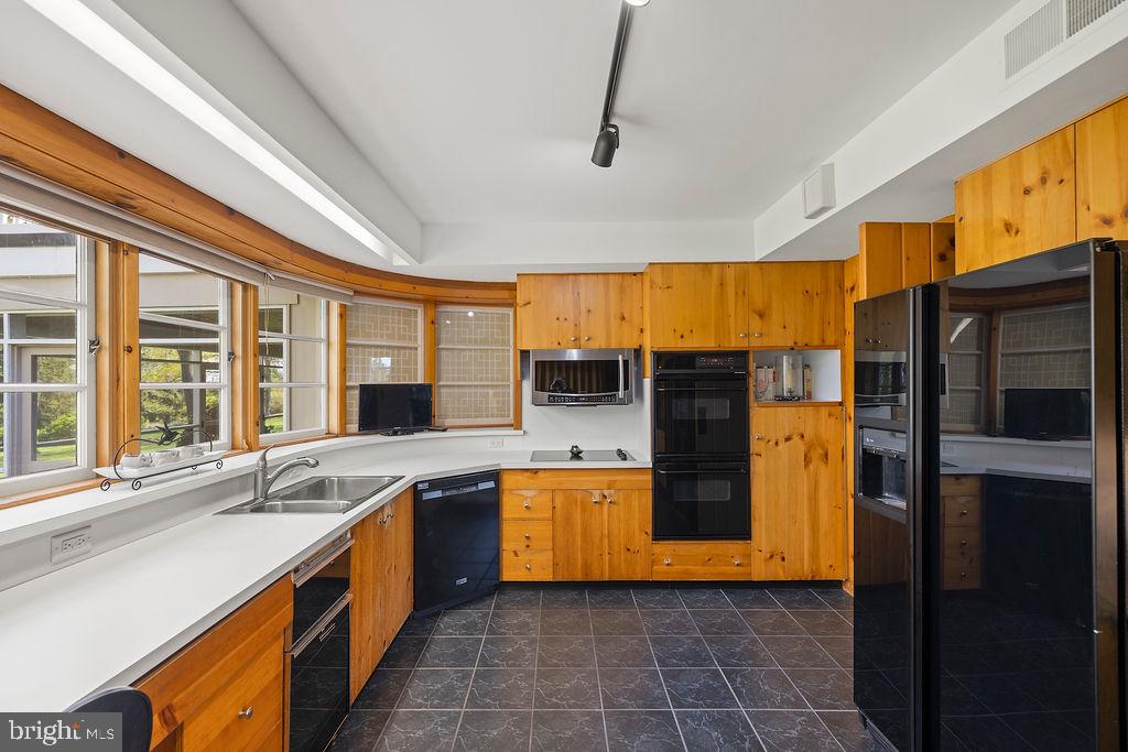 LONGVIEW ESTATES - Residential