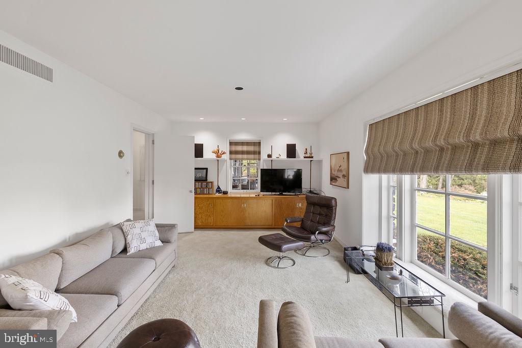 LONGVIEW ESTATES - Residential