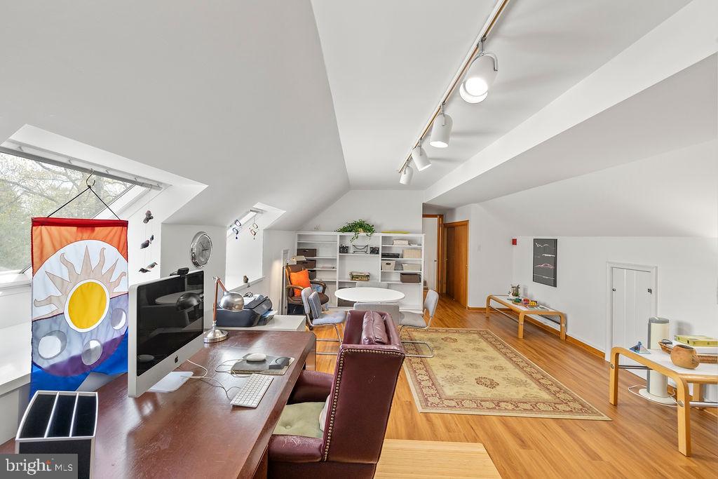 LONGVIEW ESTATES - Residential