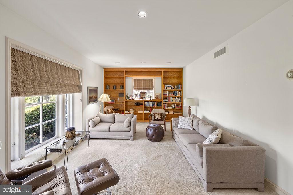 LONGVIEW ESTATES - Residential