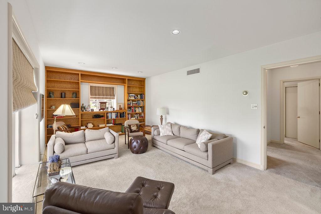 LONGVIEW ESTATES - Residential