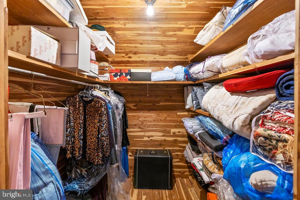 LONGVIEW ESTATES - Residential