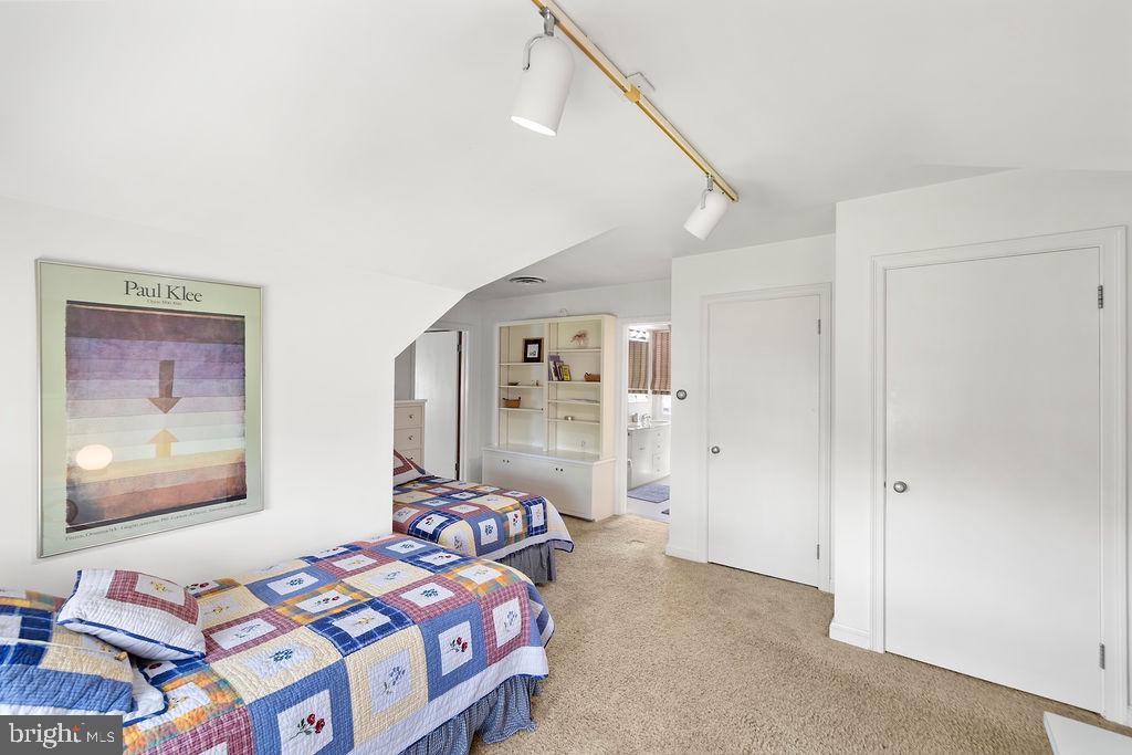 LONGVIEW ESTATES - Residential