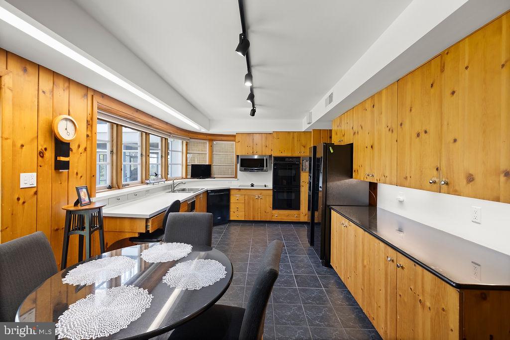 LONGVIEW ESTATES - Residential