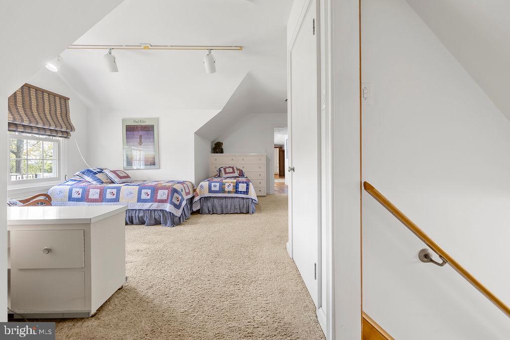 LONGVIEW ESTATES - Residential