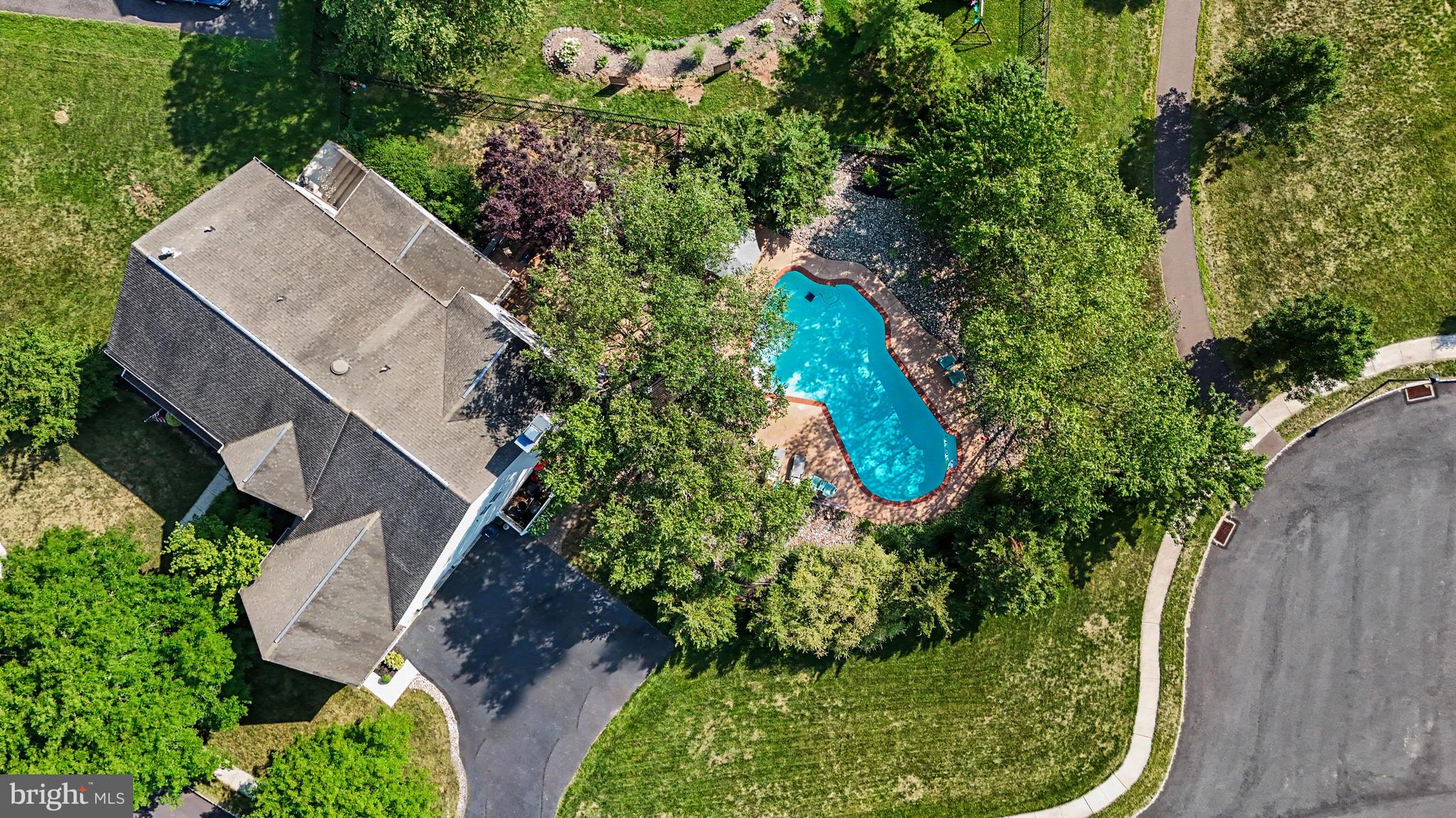 2011 WILLOWWOOD DRIVE