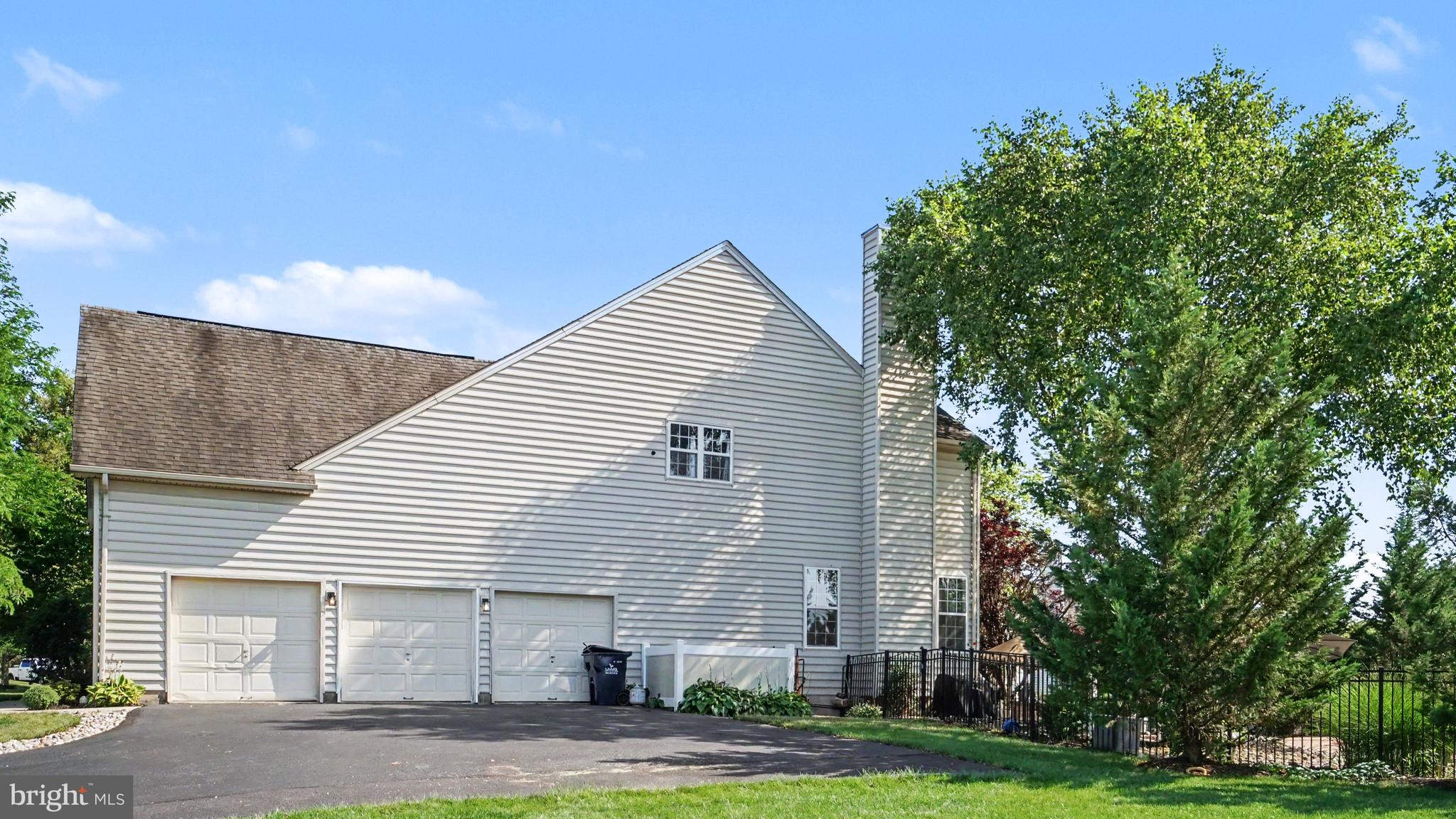 2011 WILLOWWOOD DRIVE