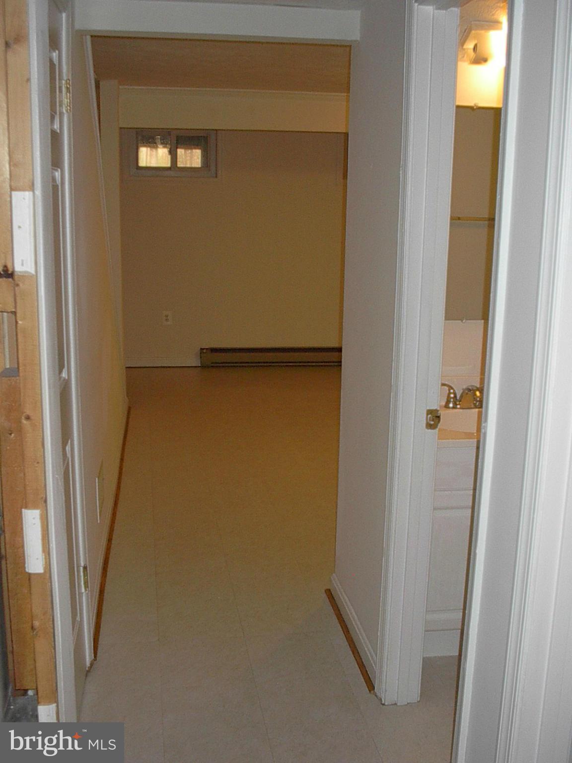 CRESTWOOD VILLAGE - Residential Lease