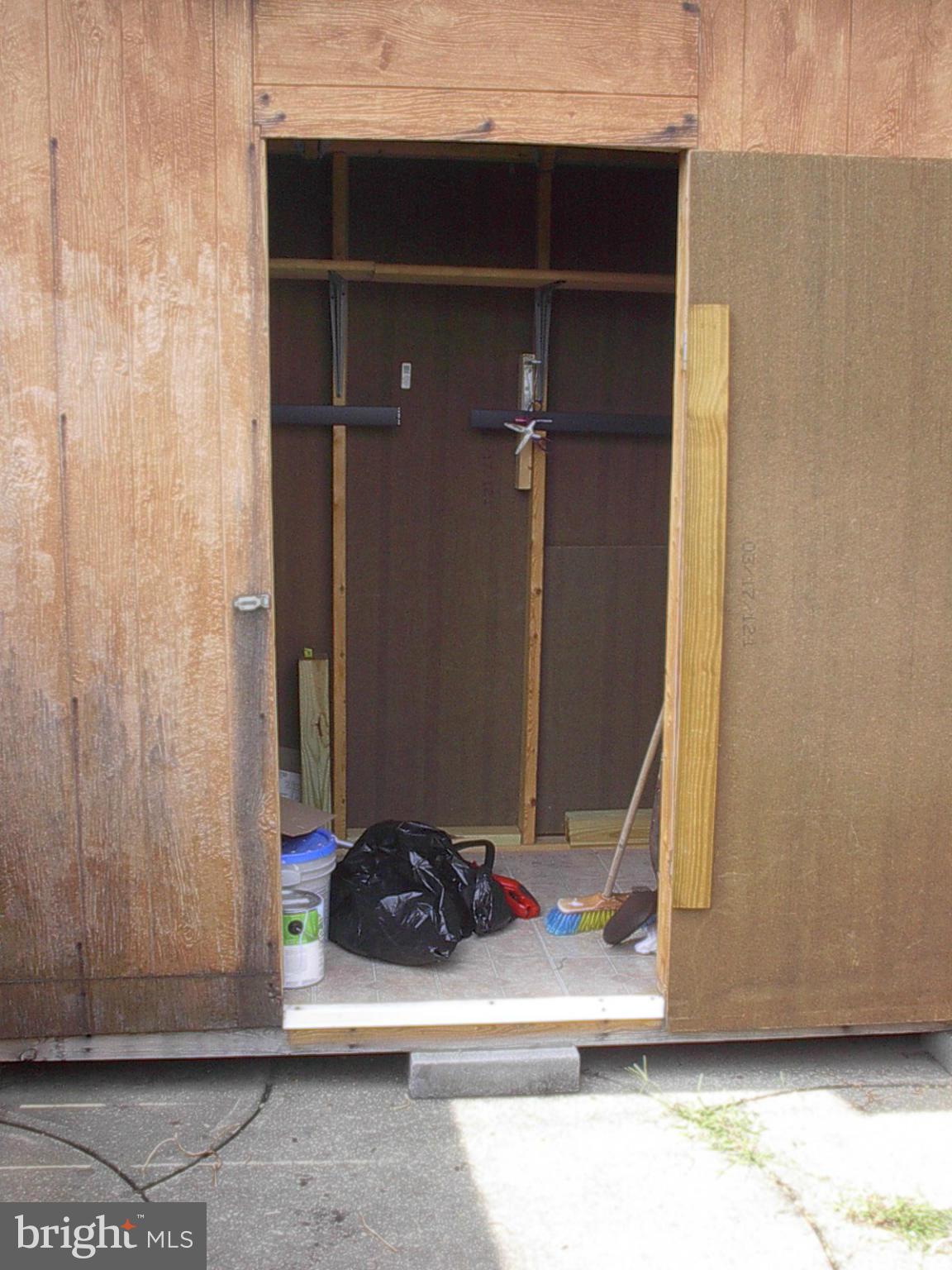 CRESTWOOD VILLAGE - Residential Lease