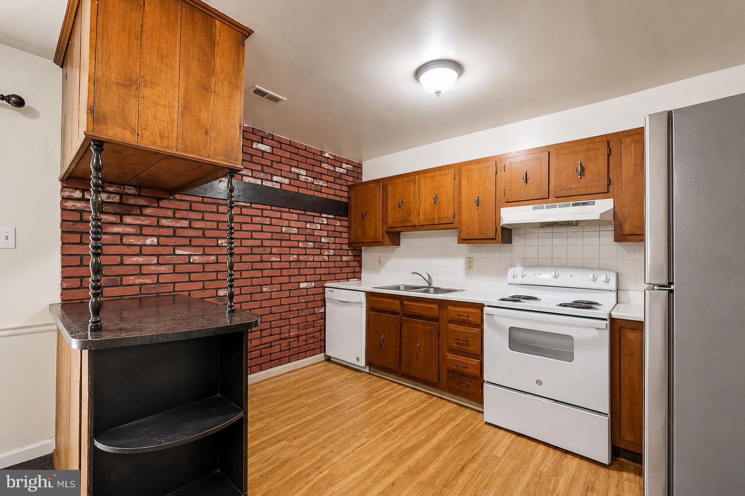 307 OLDE GREENWICH DRIVE