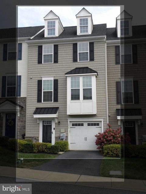 Townhouse For Sale - 152 Mulberry Drive<br/> MALVERN, PA 19355