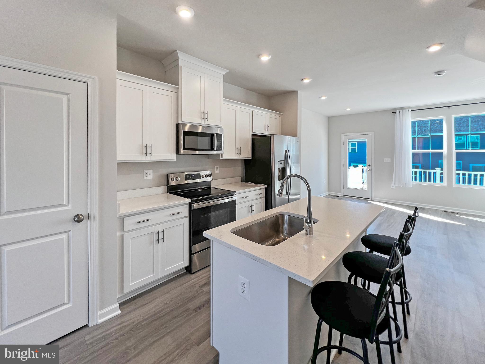 PRESIDENTS POINTE - Residential