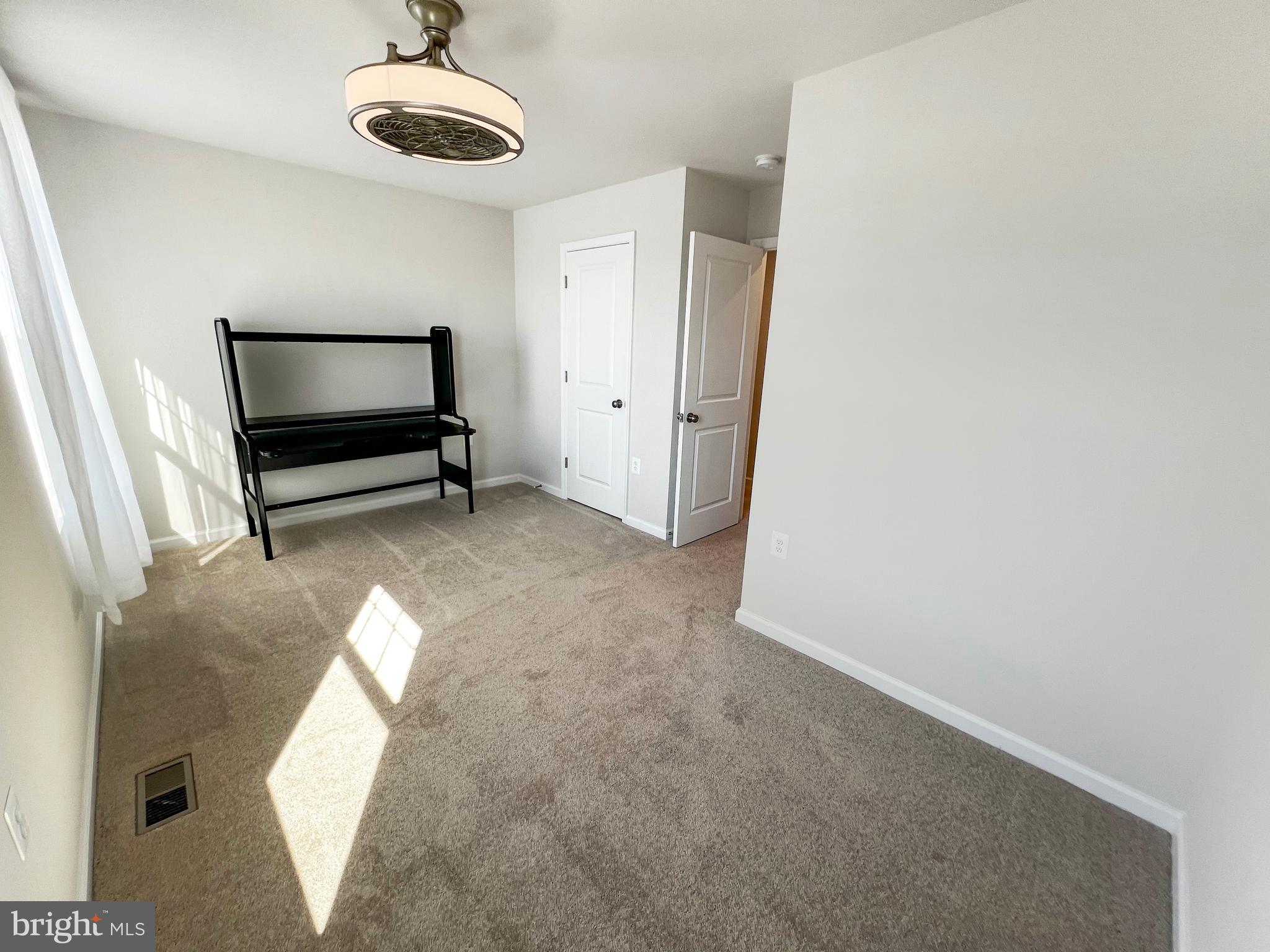 PRESIDENTS POINTE - Residential