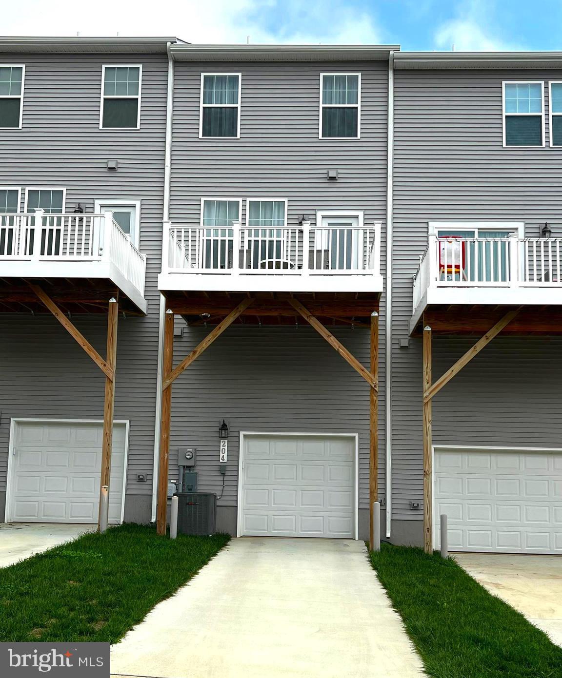 PRESIDENTS POINTE - Residential