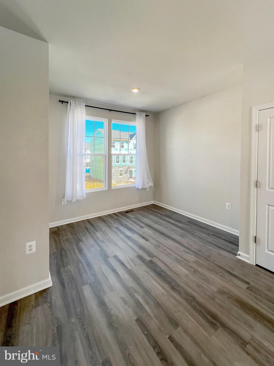 PRESIDENTS POINTE - Residential