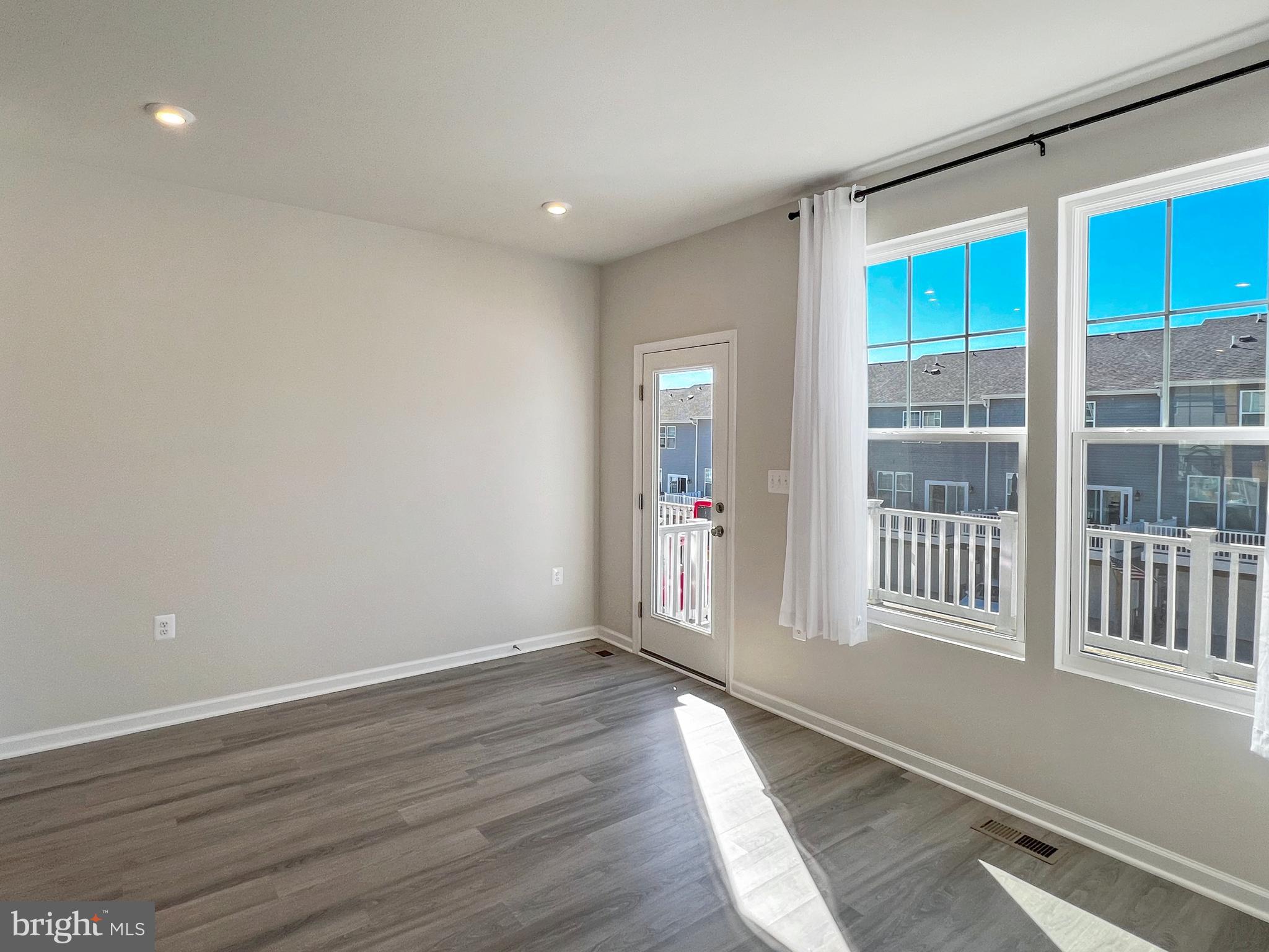 PRESIDENTS POINTE - Residential