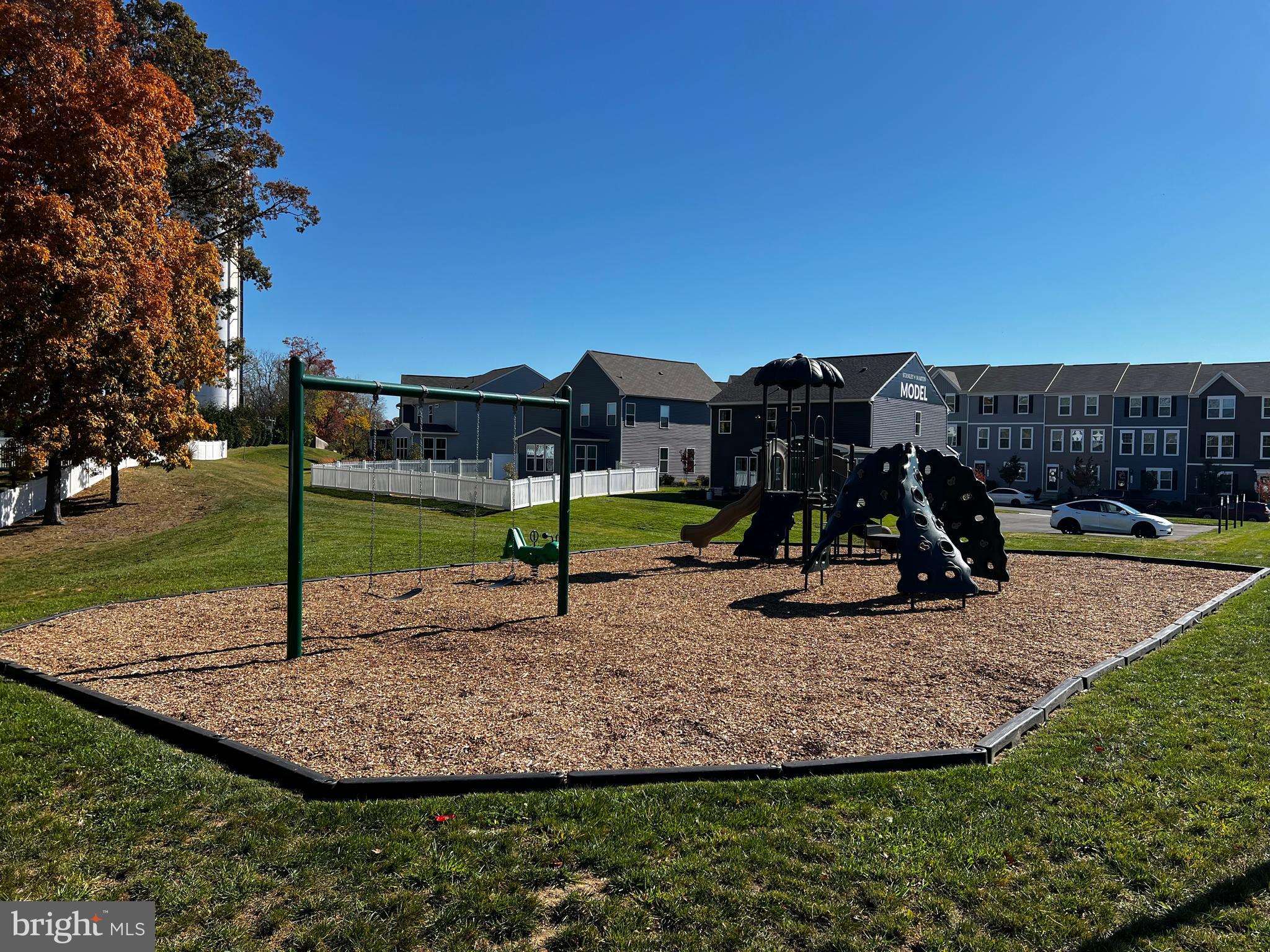 PRESIDENTS POINTE - Residential