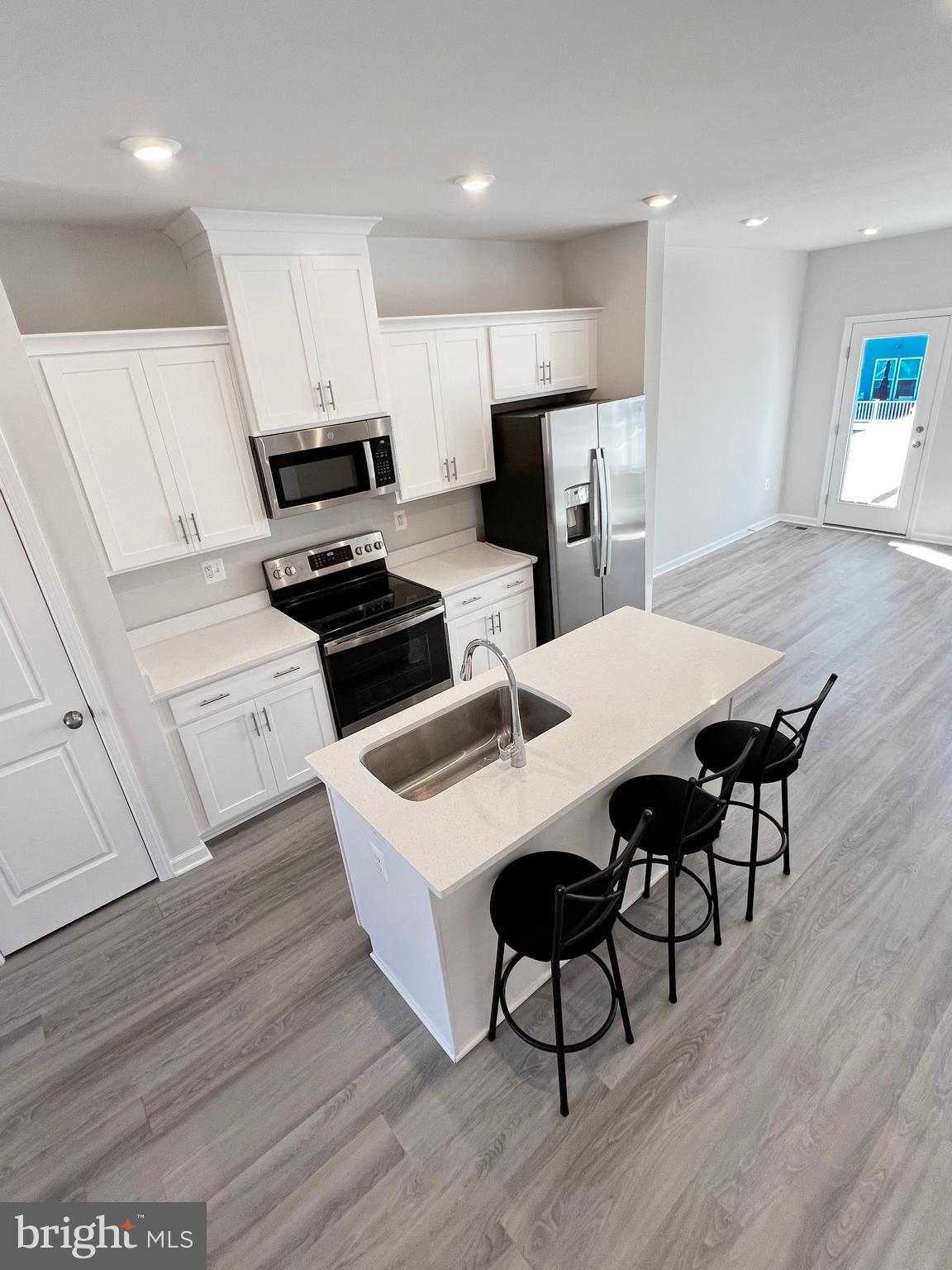 PRESIDENTS POINTE - Residential