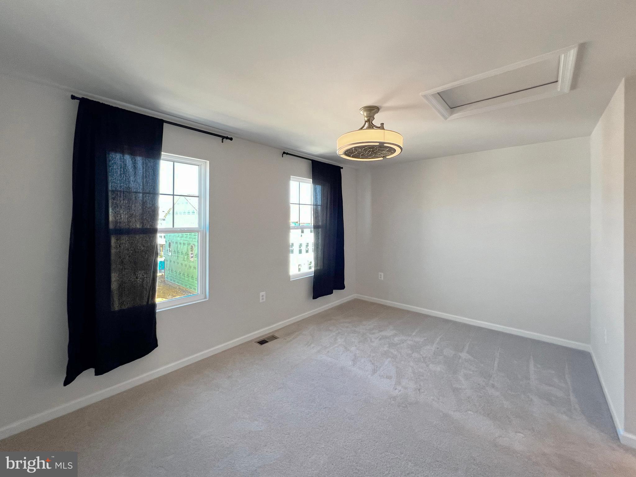 PRESIDENTS POINTE - Residential