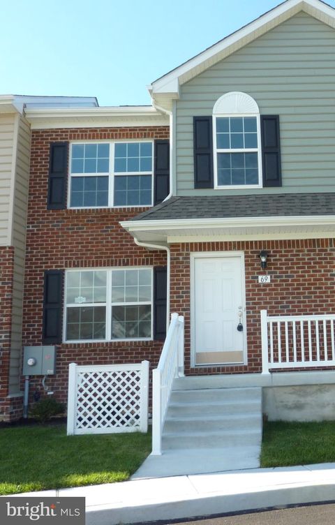 Townhouse For Sale - 69 Cotswood Court<br/> SMYRNA, DE 19977