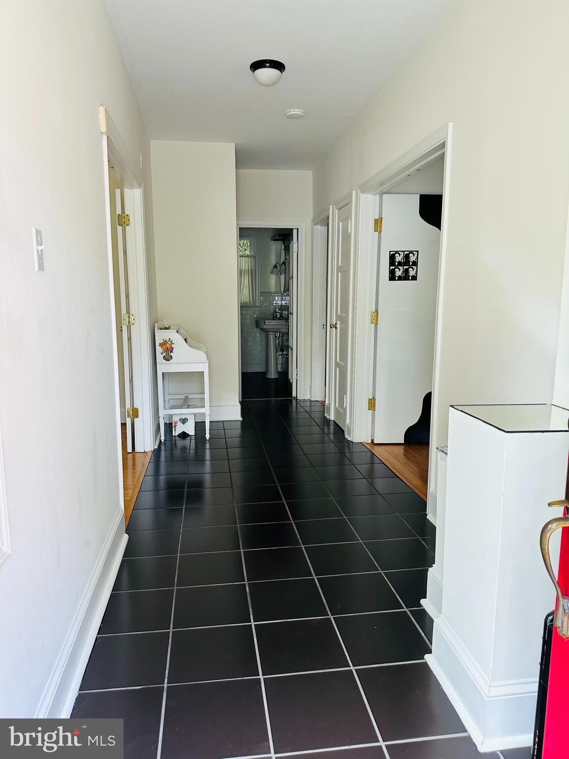 ENGLISH VILLAGE - Residential Lease