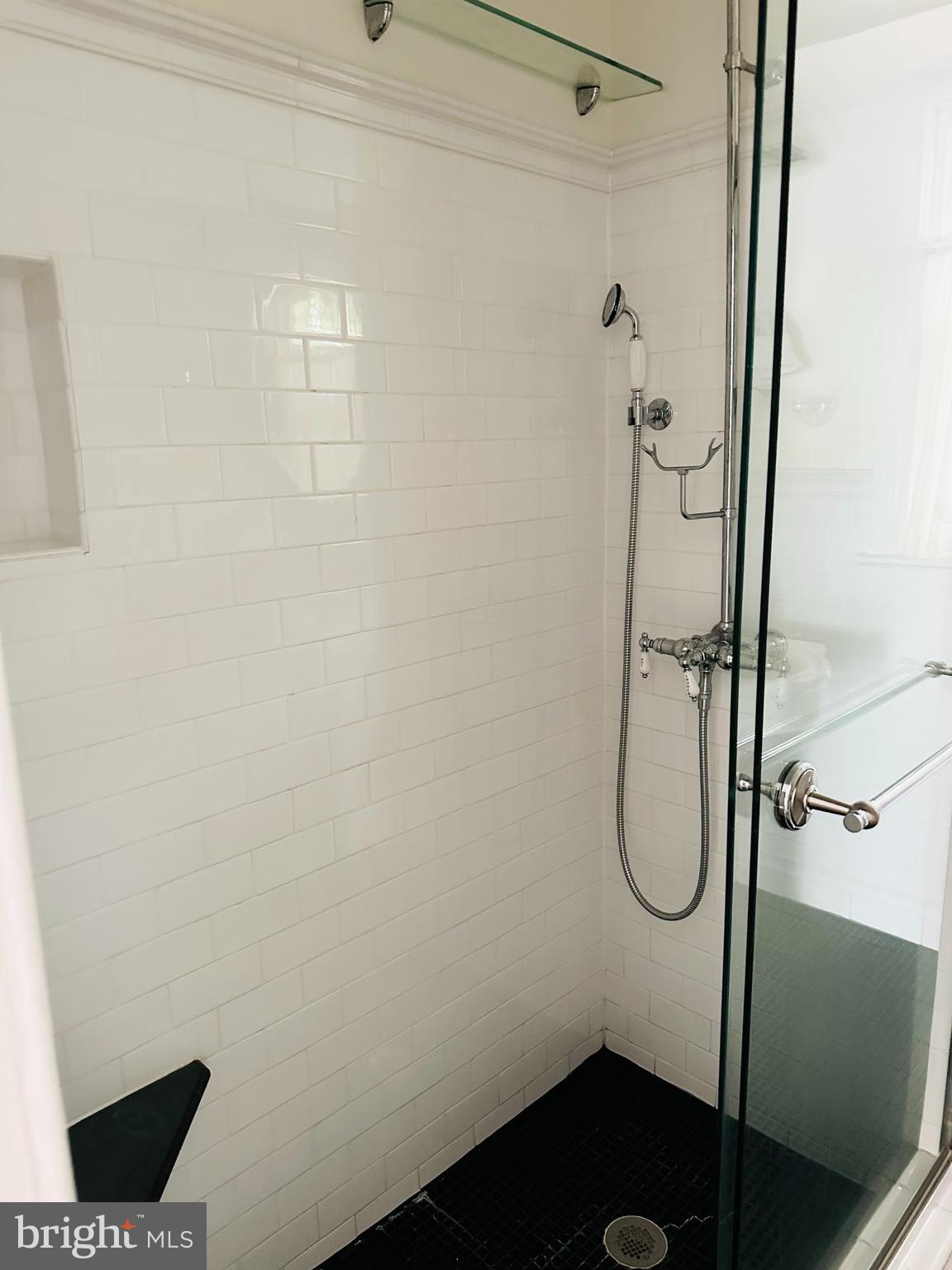 ENGLISH VILLAGE - Residential Lease