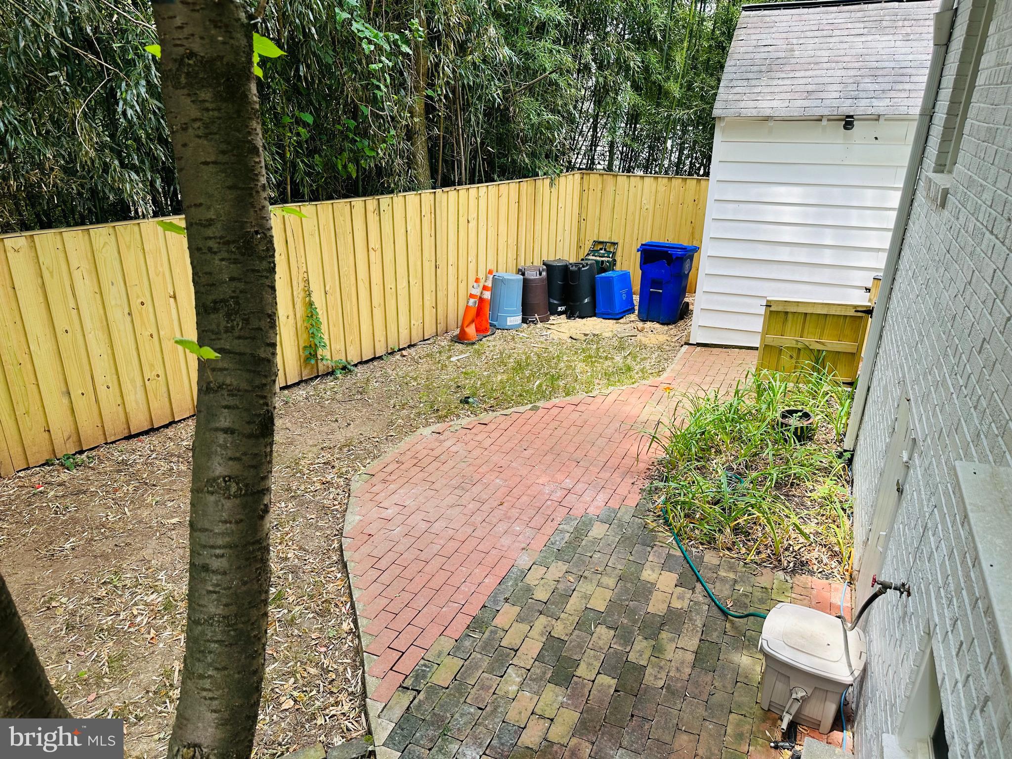 ENGLISH VILLAGE - Residential Lease