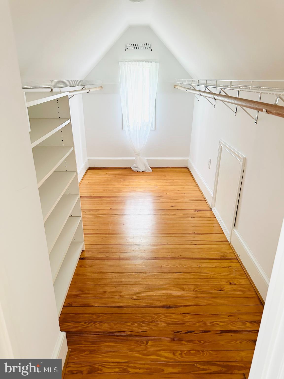 ENGLISH VILLAGE - Residential Lease