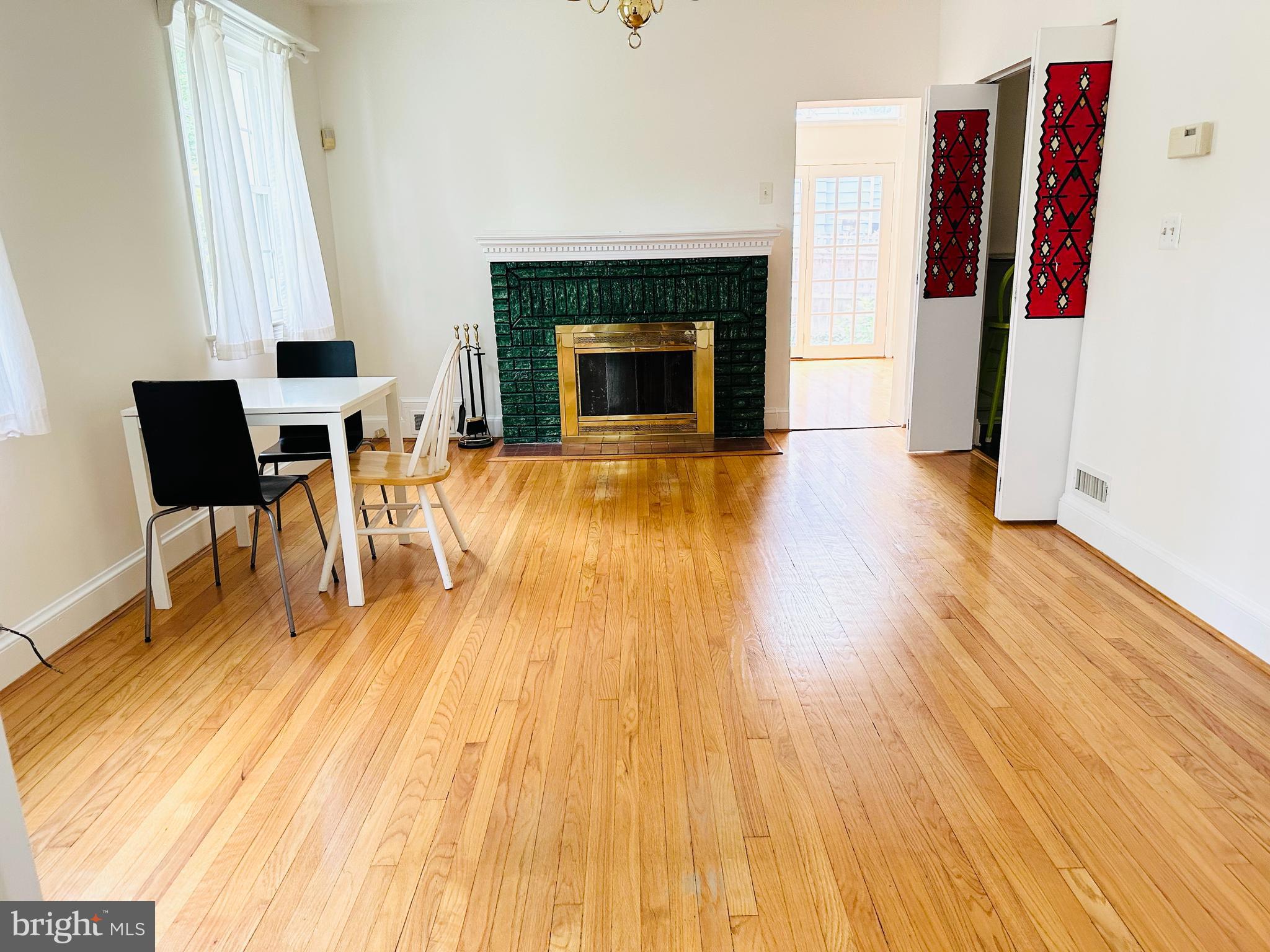 ENGLISH VILLAGE - Residential Lease