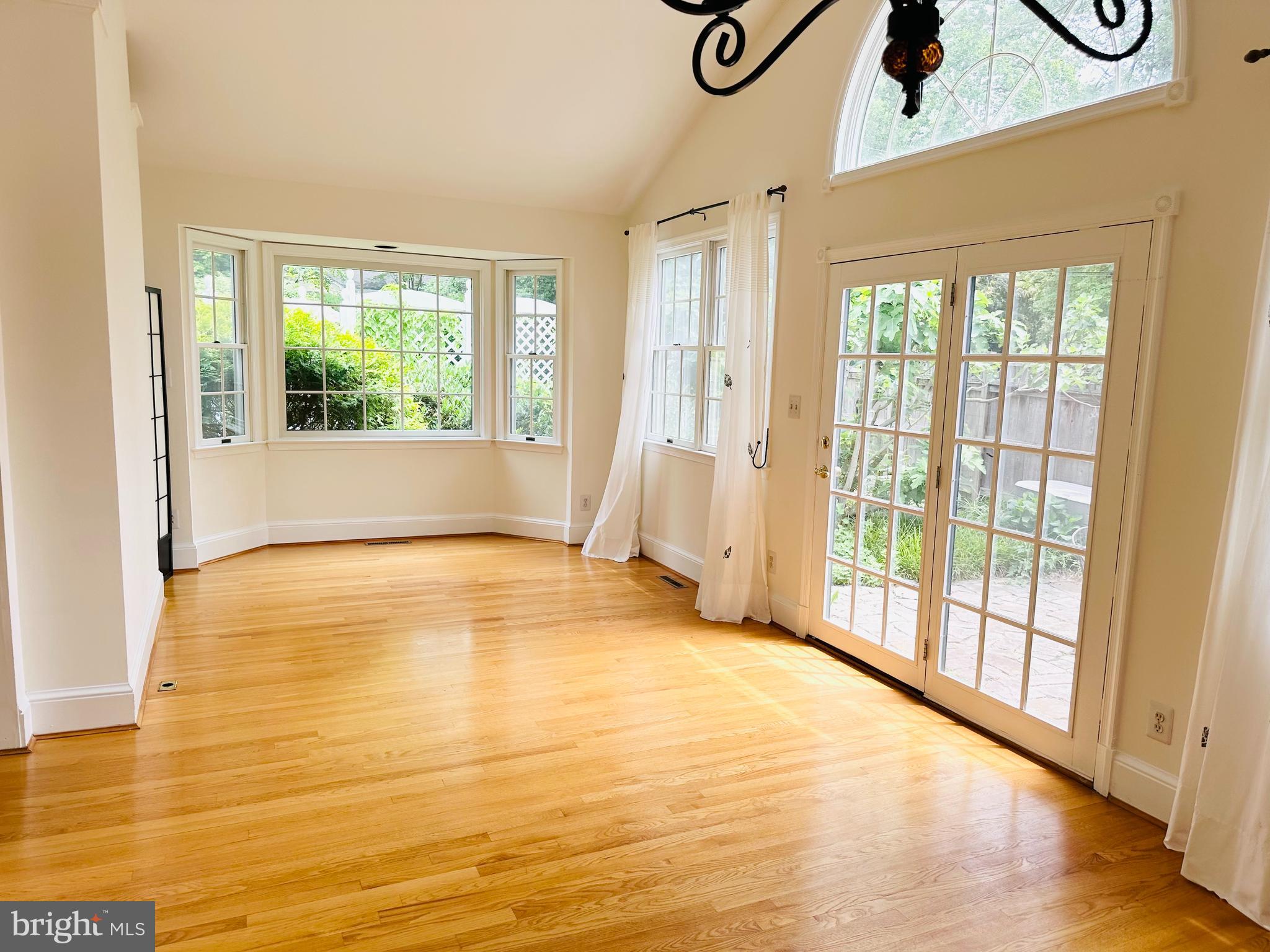 ENGLISH VILLAGE - Residential Lease