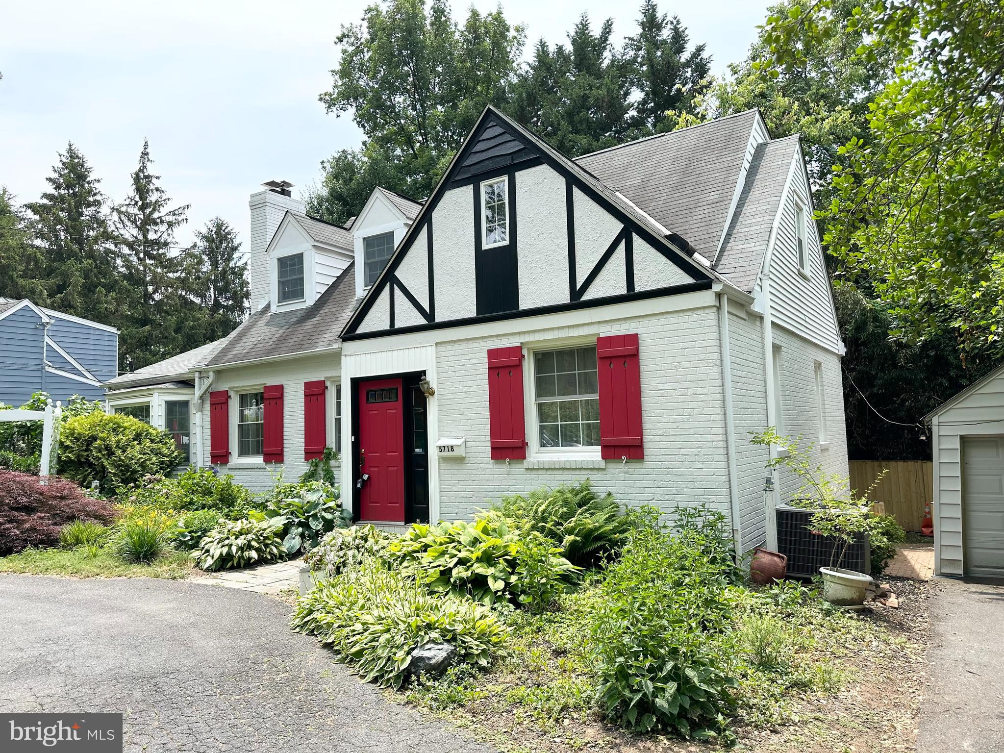 ENGLISH VILLAGE - Residential Lease