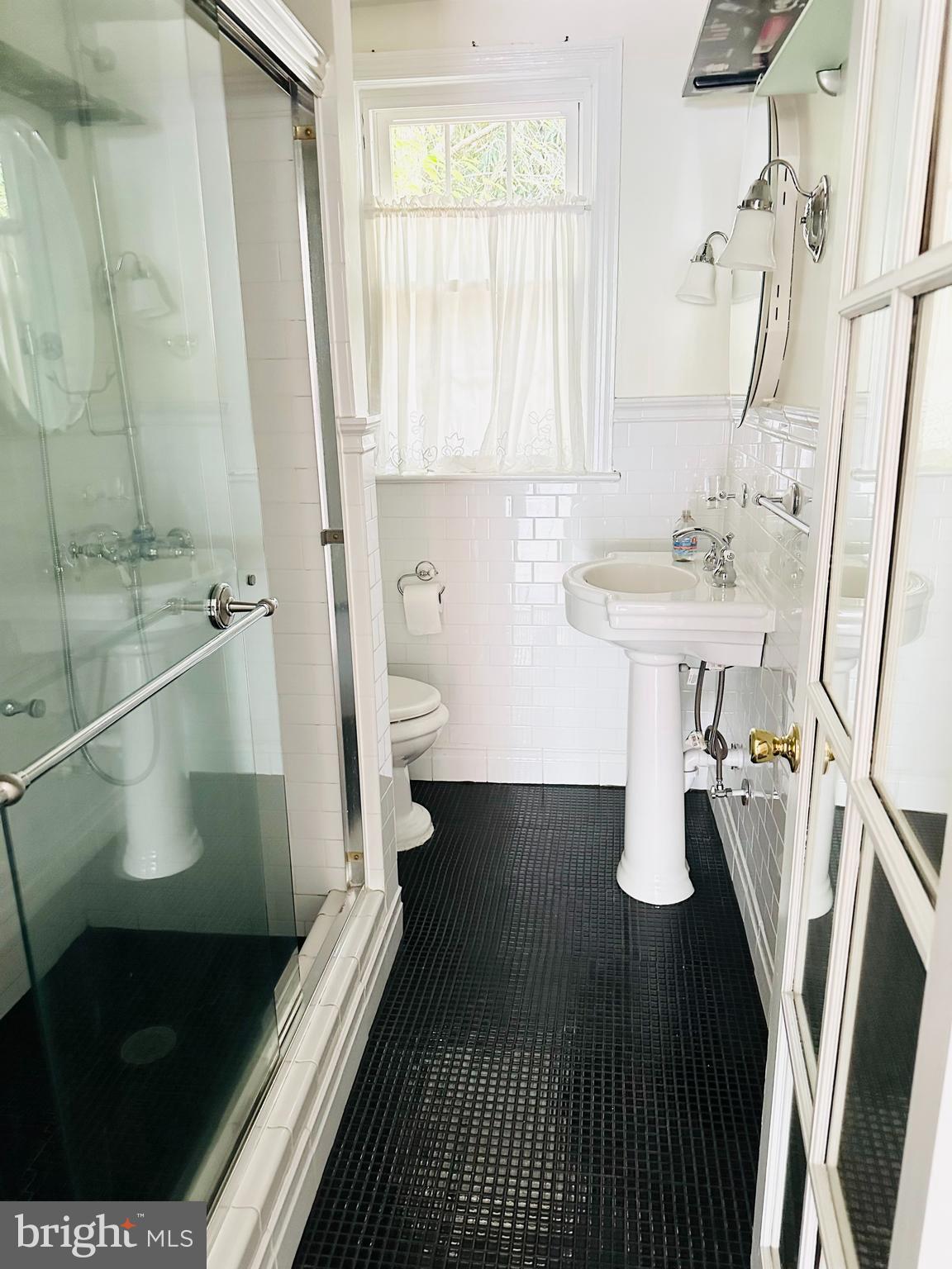 ENGLISH VILLAGE - Residential Lease