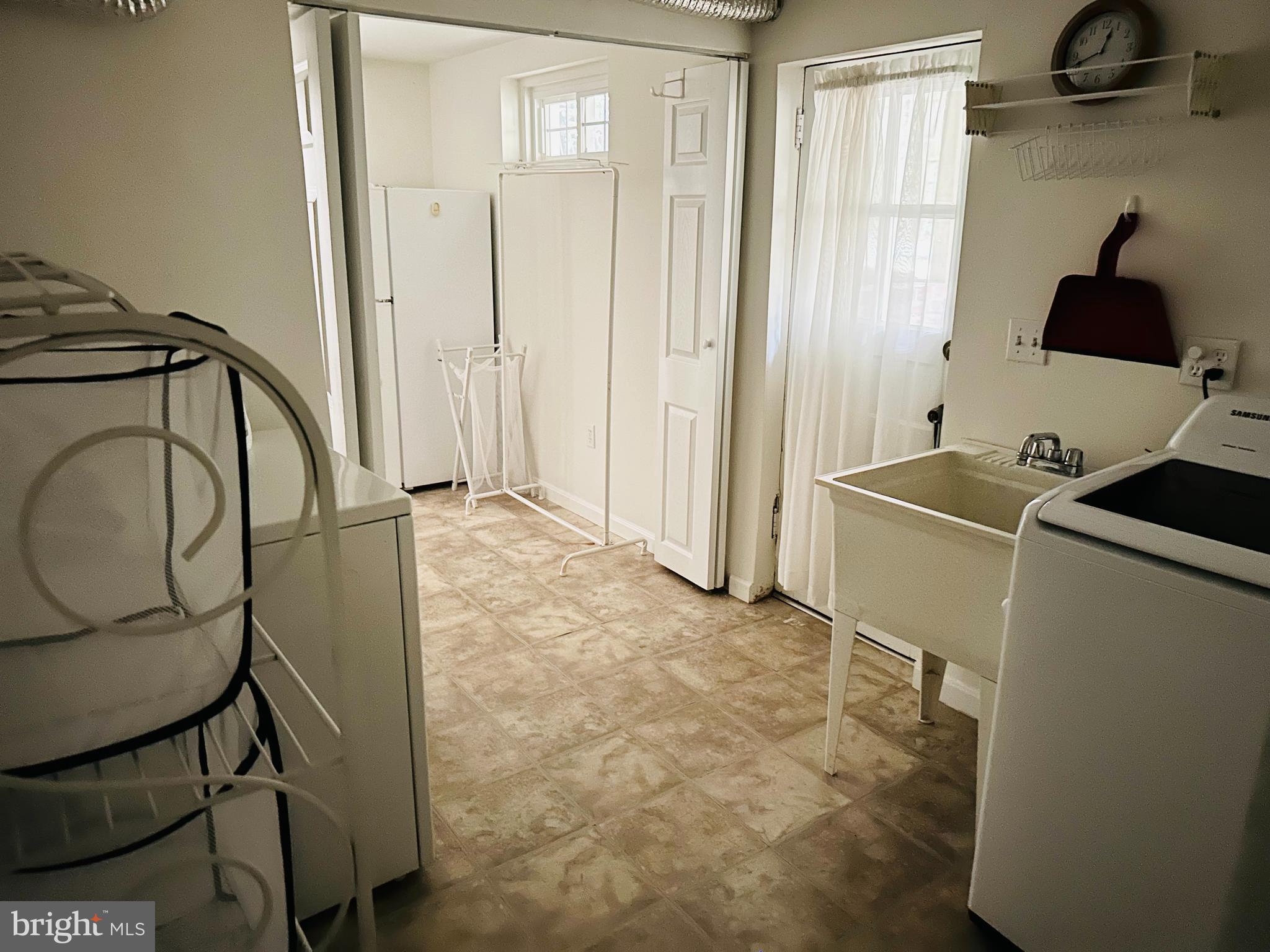 ENGLISH VILLAGE - Residential Lease