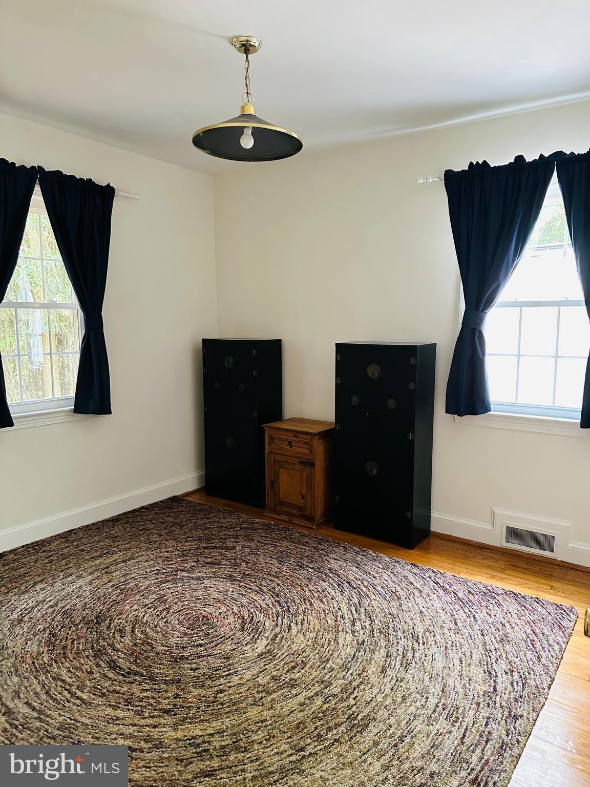 ENGLISH VILLAGE - Residential Lease