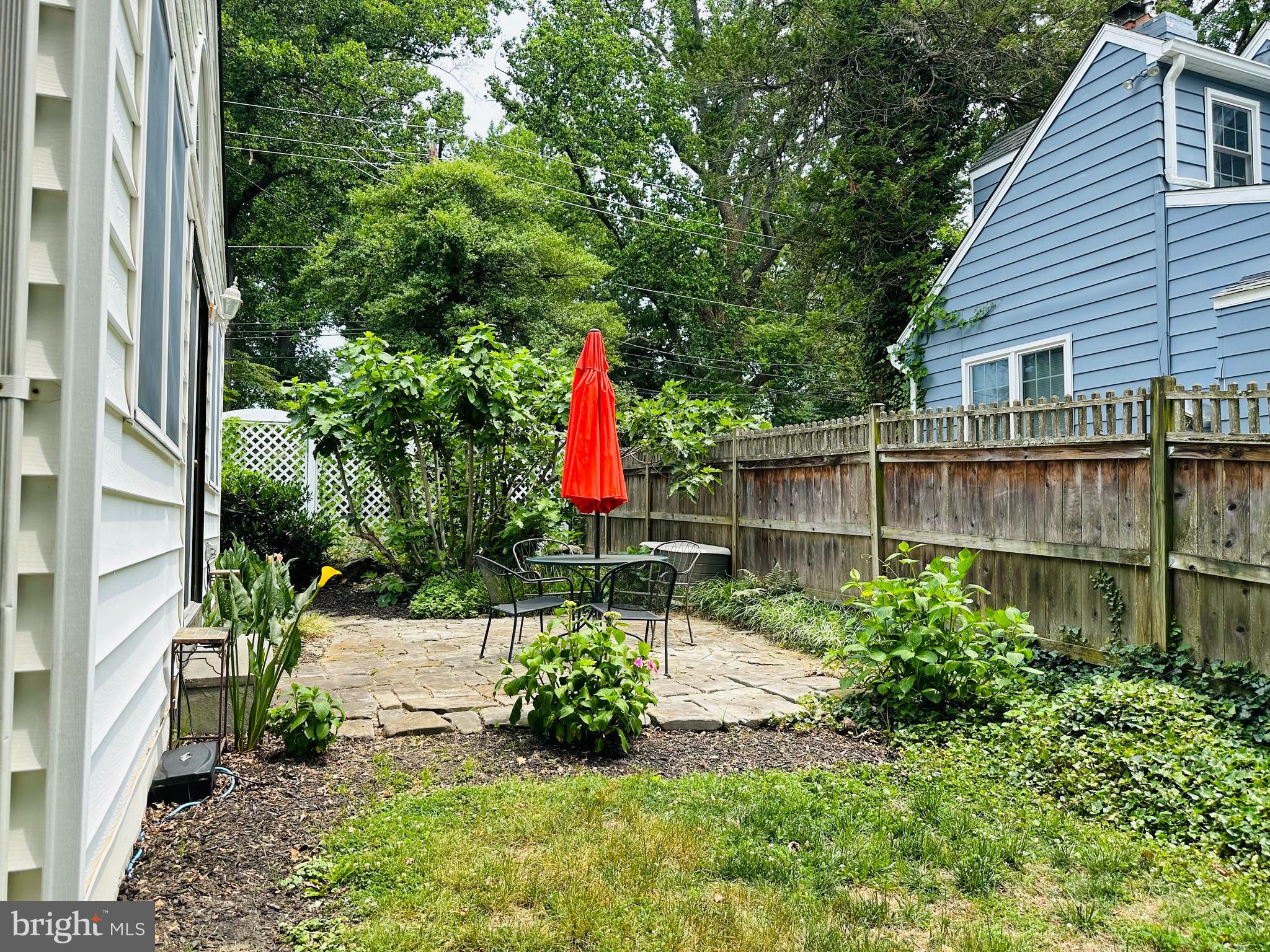 ENGLISH VILLAGE - Residential Lease