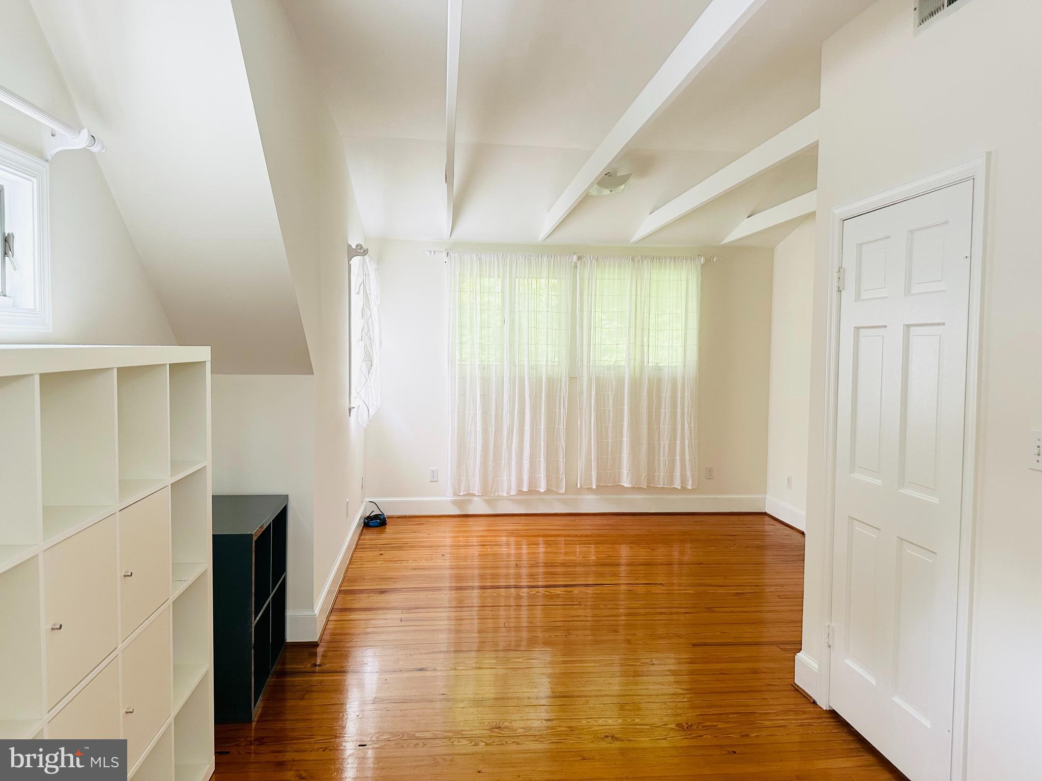 ENGLISH VILLAGE - Residential Lease