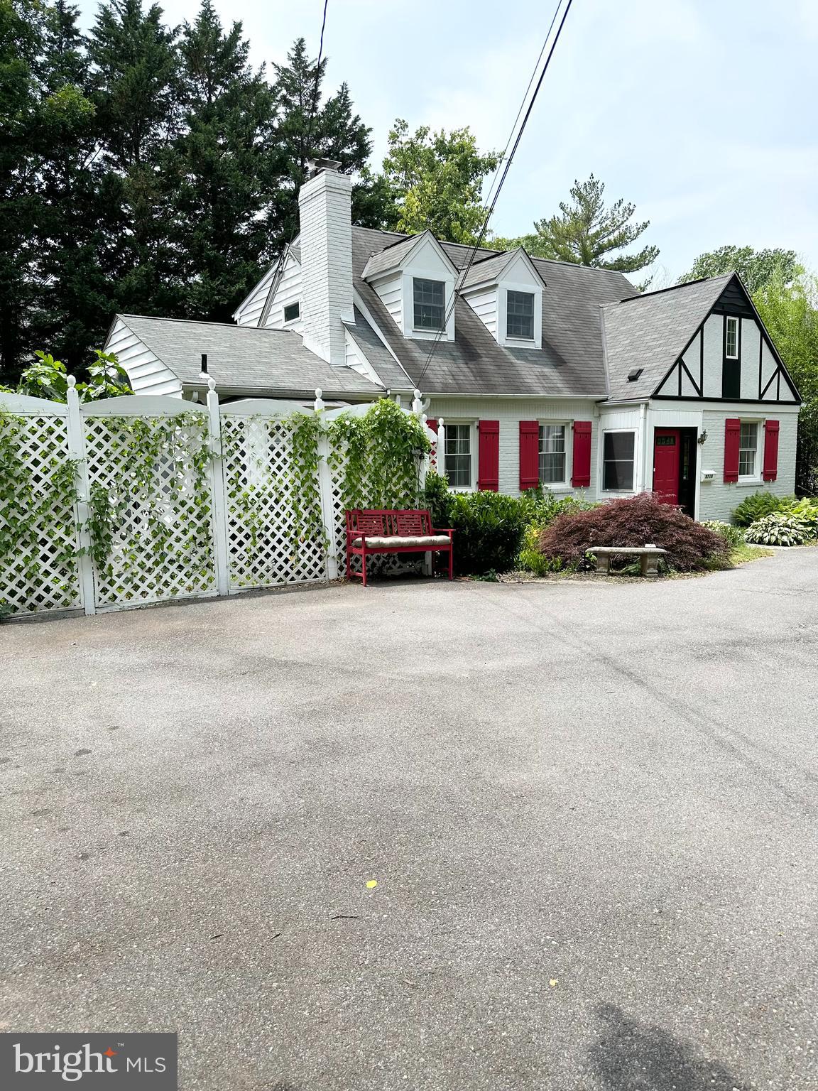 ENGLISH VILLAGE - Residential Lease