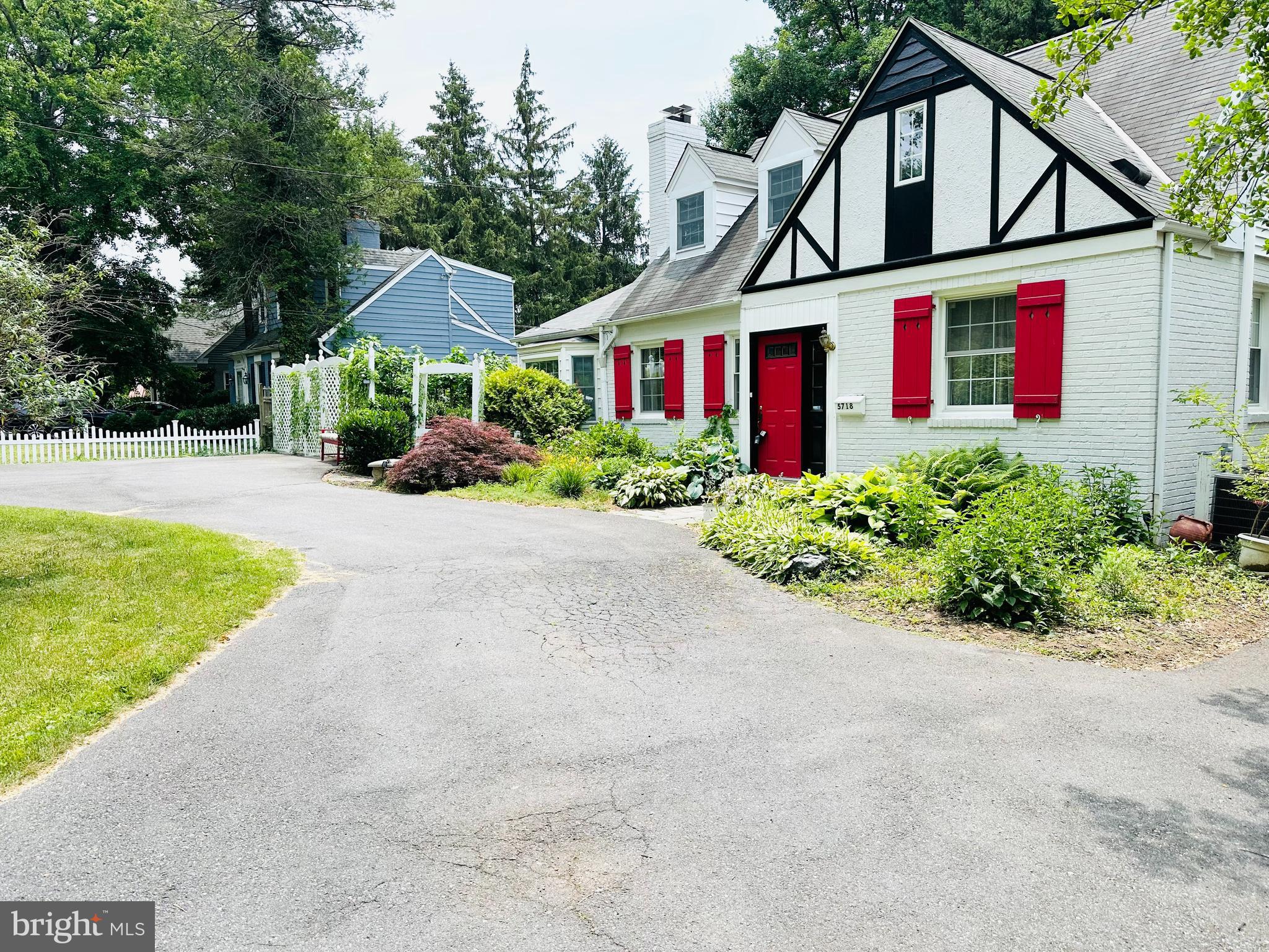 ENGLISH VILLAGE - Residential Lease