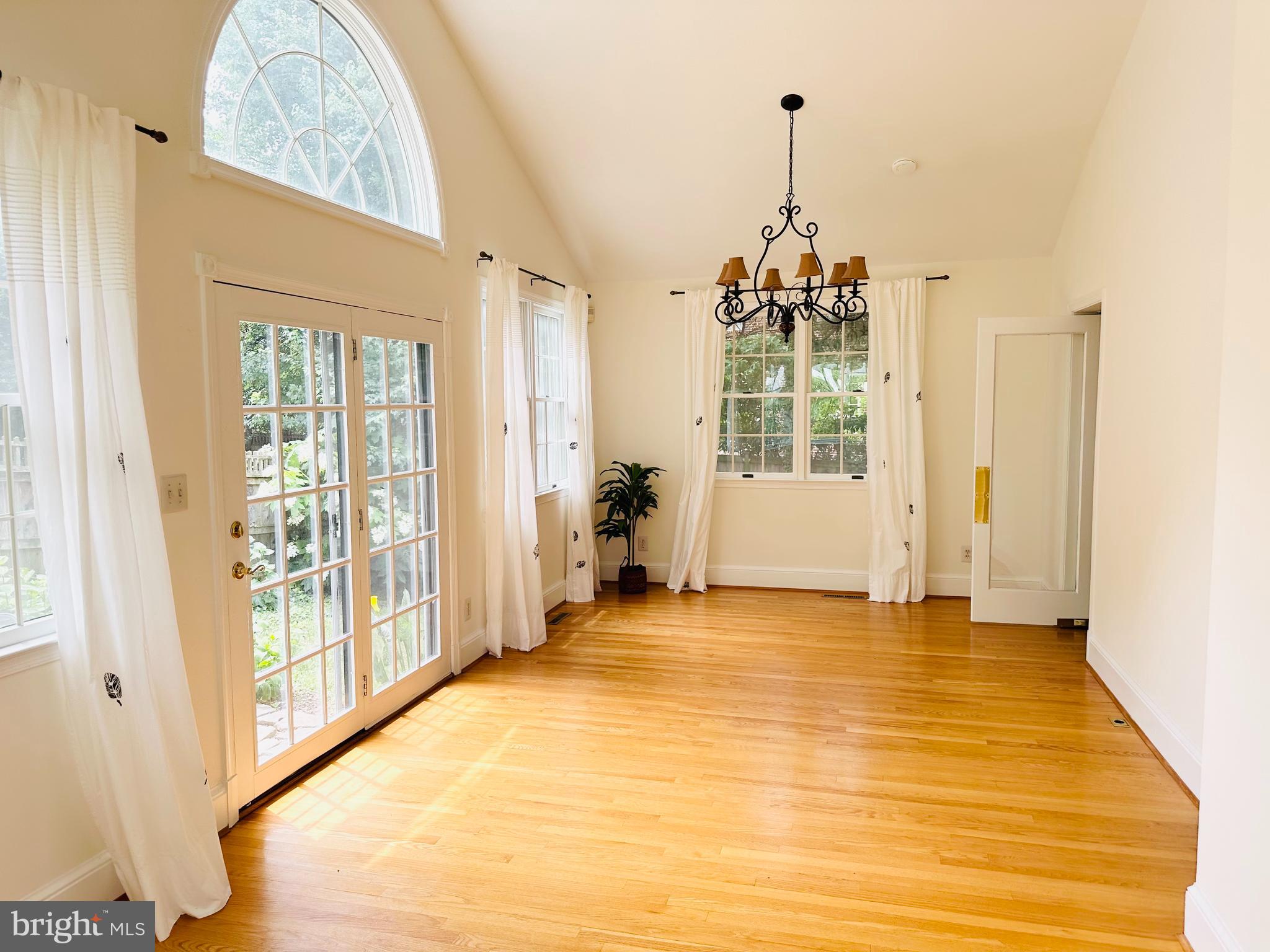 ENGLISH VILLAGE - Residential Lease