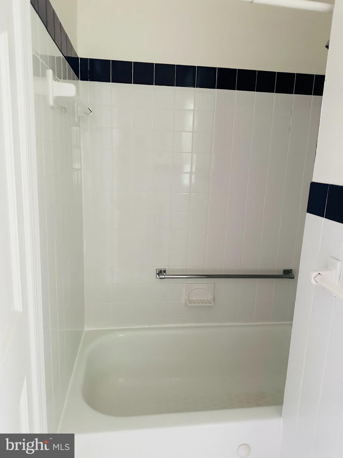 ENGLISH VILLAGE - Residential Lease