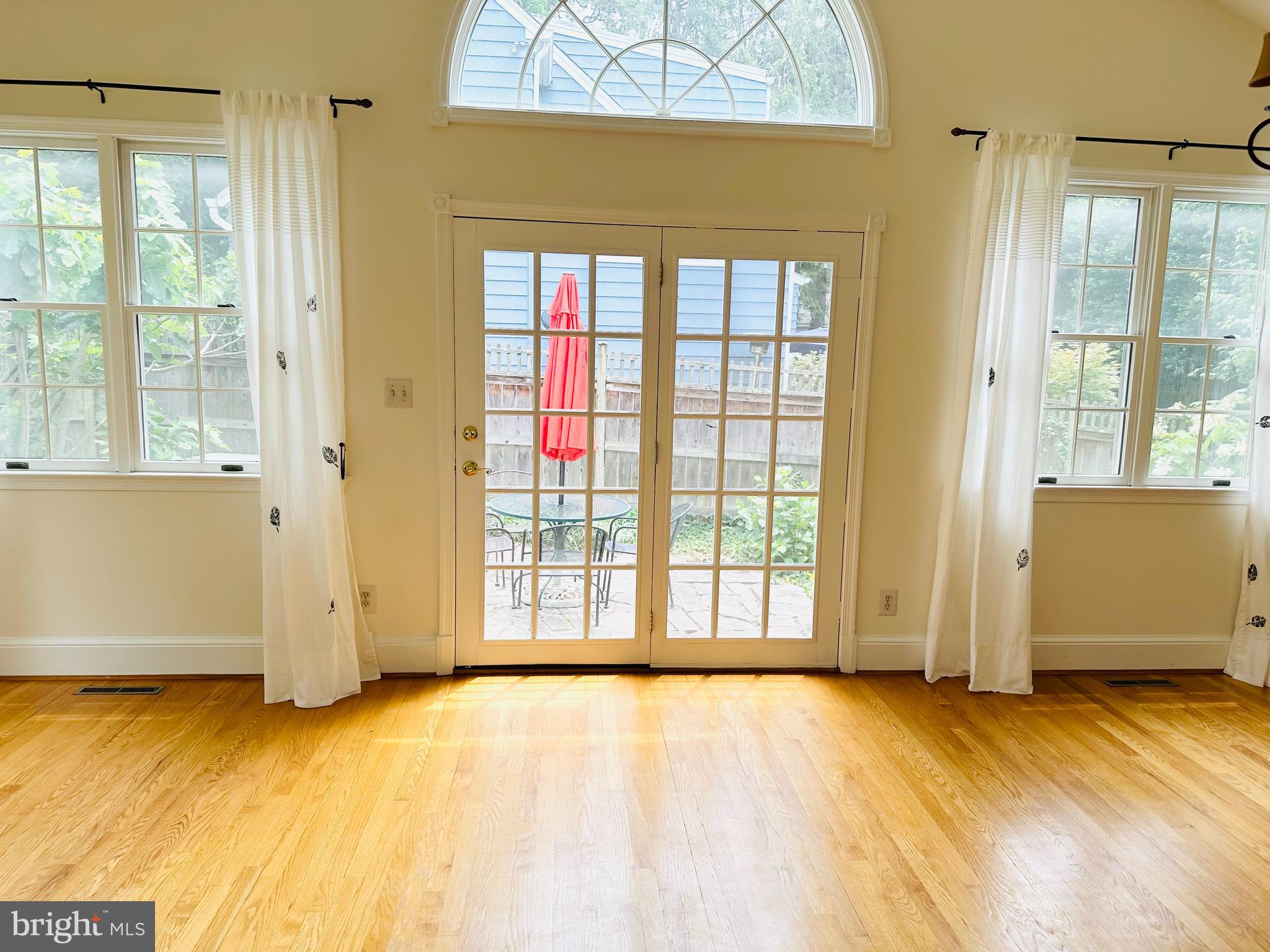 ENGLISH VILLAGE - Residential Lease