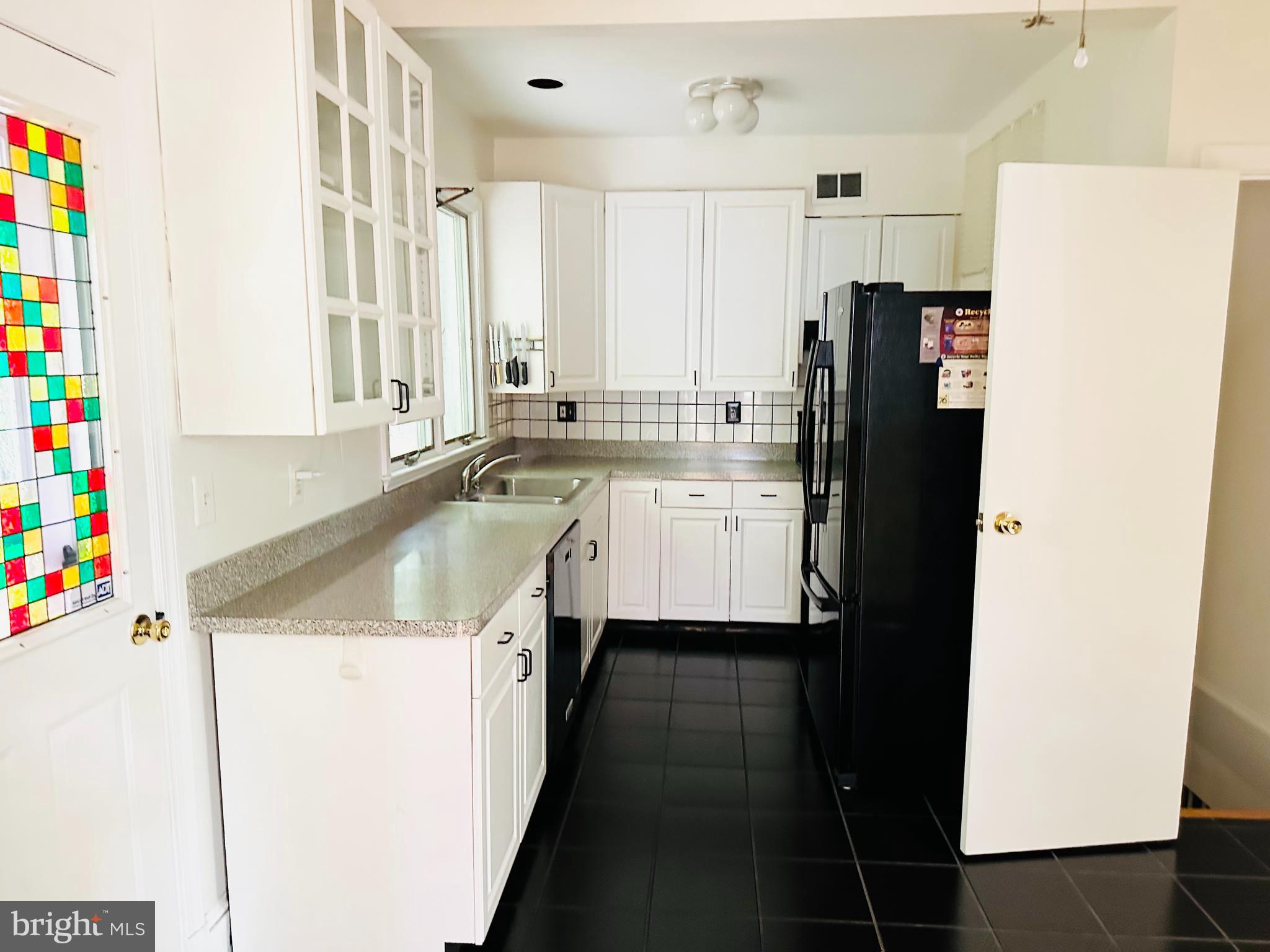 ENGLISH VILLAGE - Residential Lease