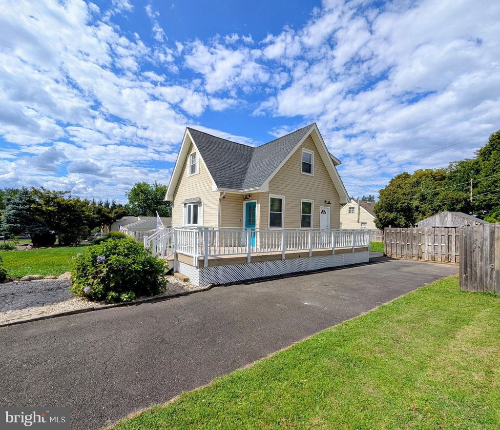 Photo of 240 Roberts Avenue, HORSHAM, PA 19044 (MLS # PAMC2155876)