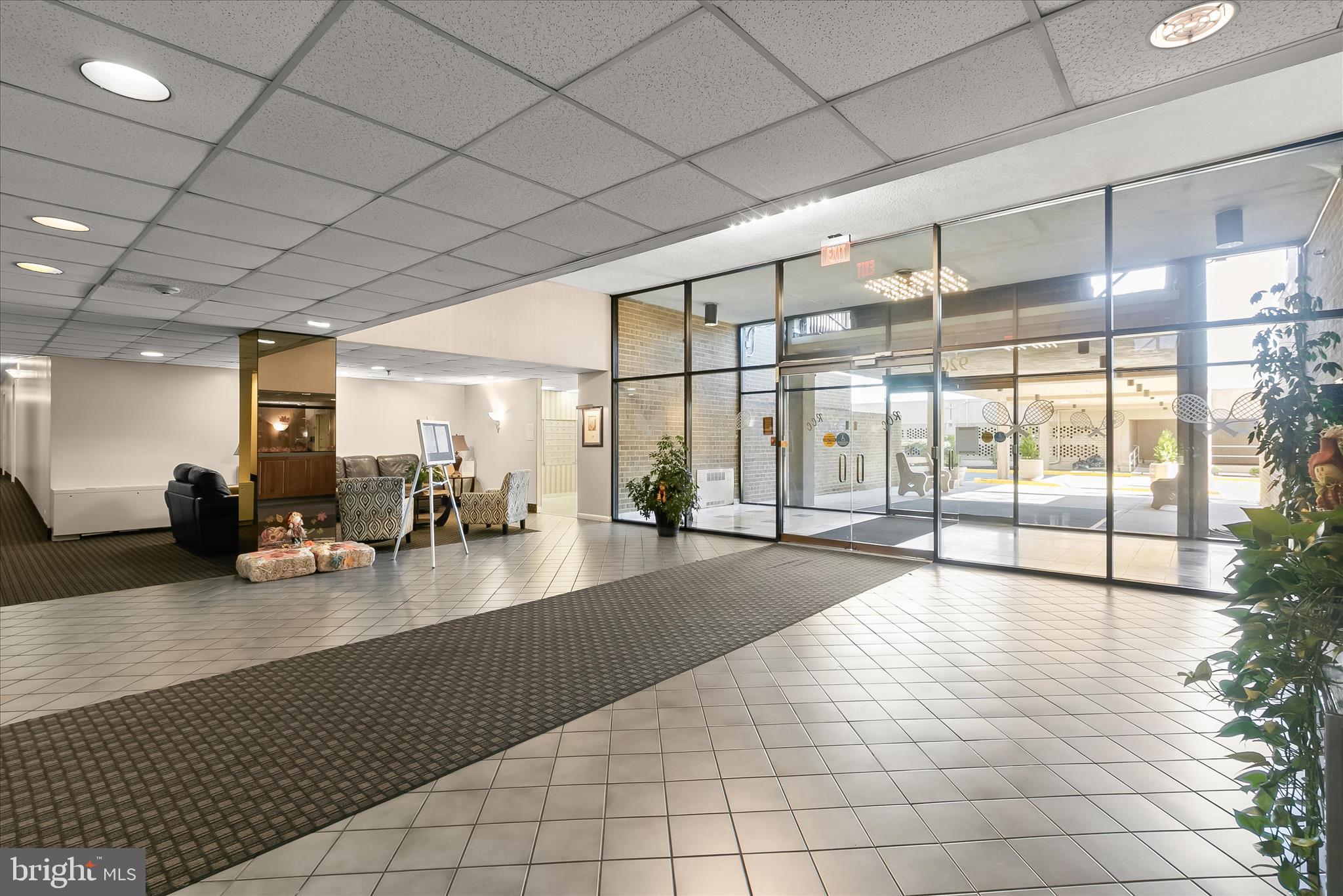 RACQUET CLUB - Residential