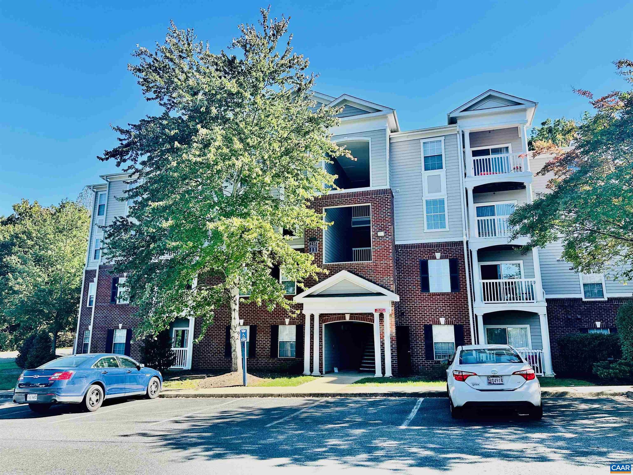 235 YELLOWSTONE DR 102